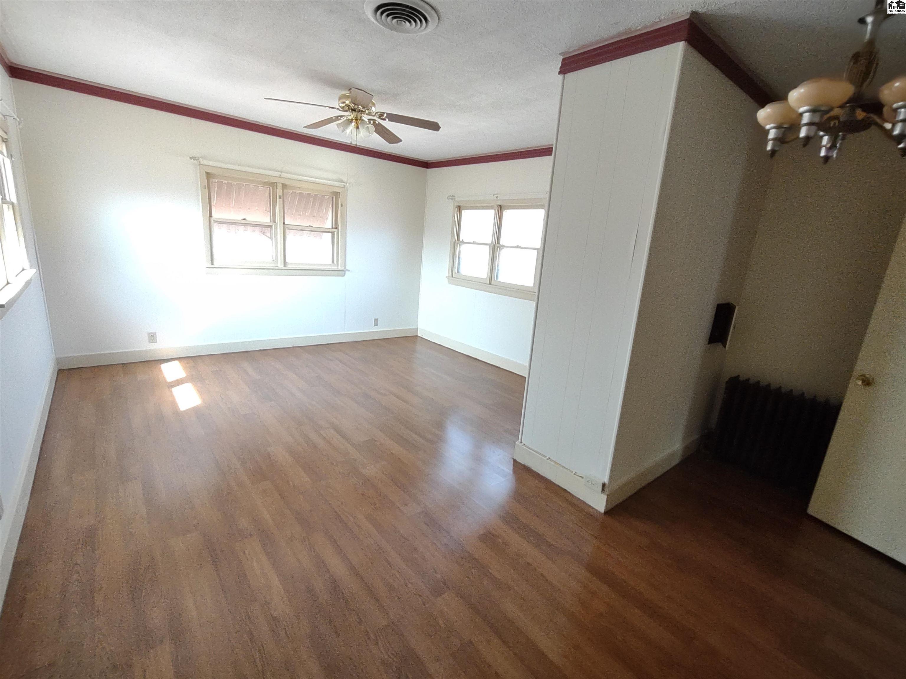307 S High St