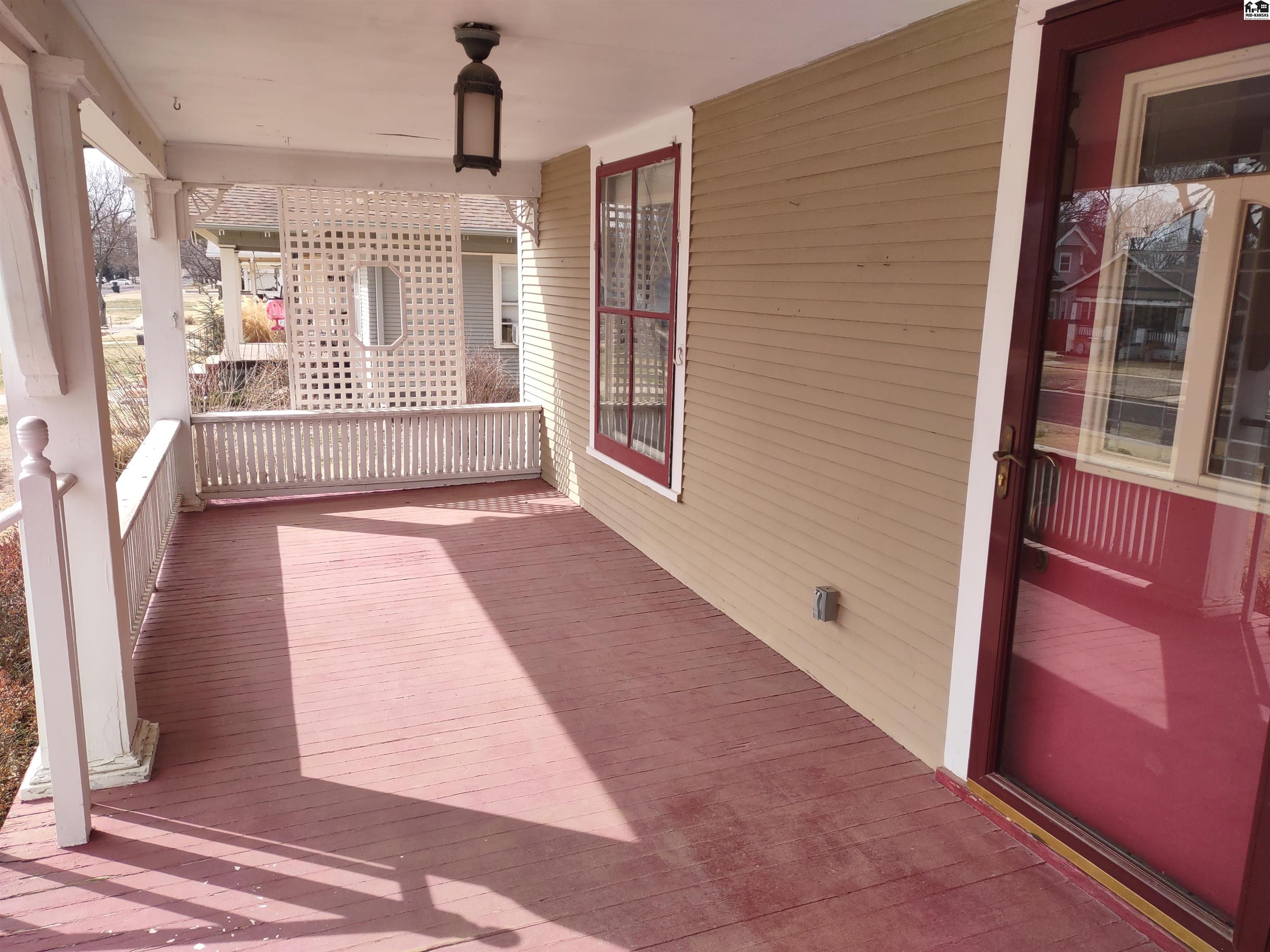 307 S High St