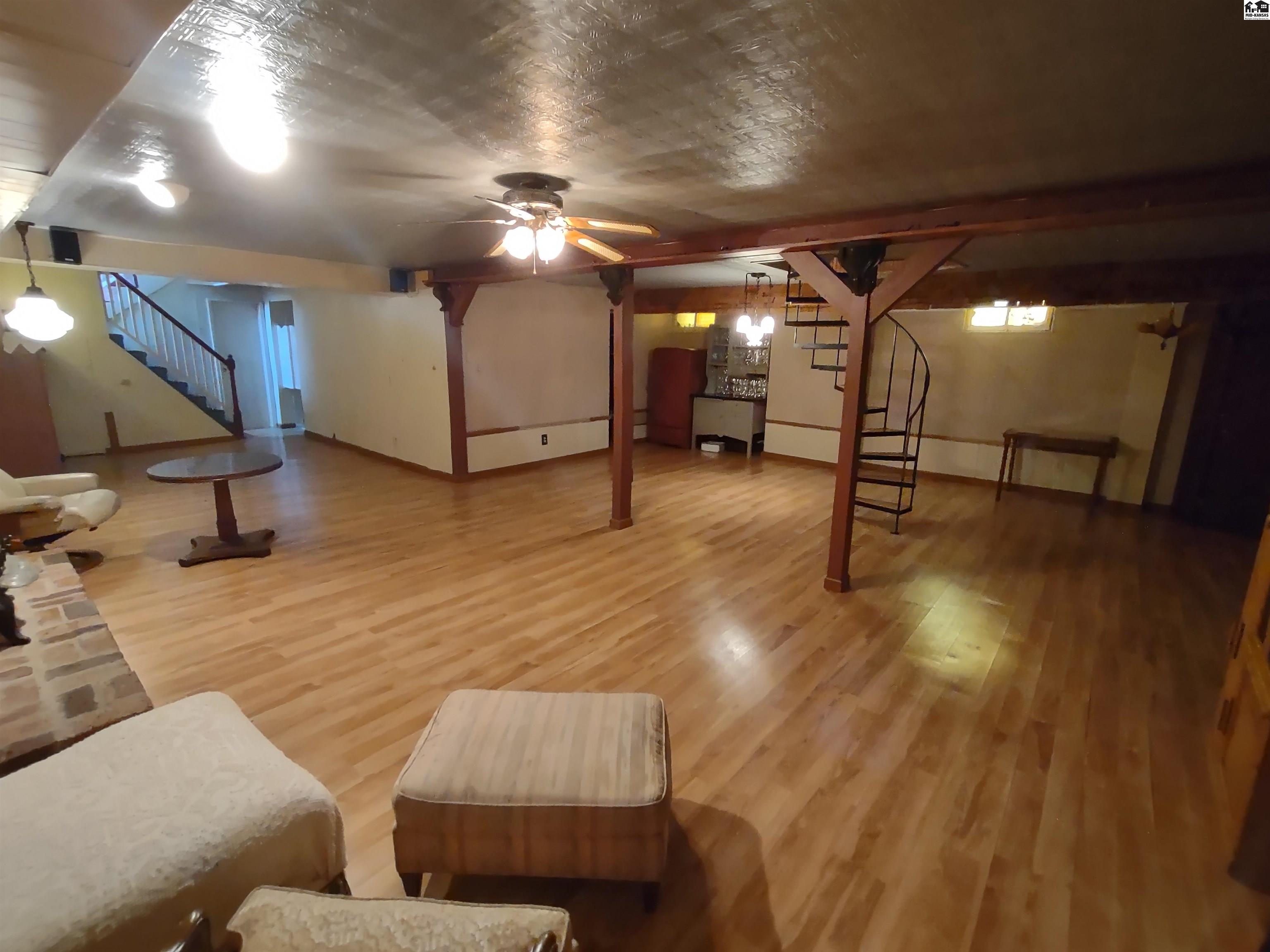 307 S High St