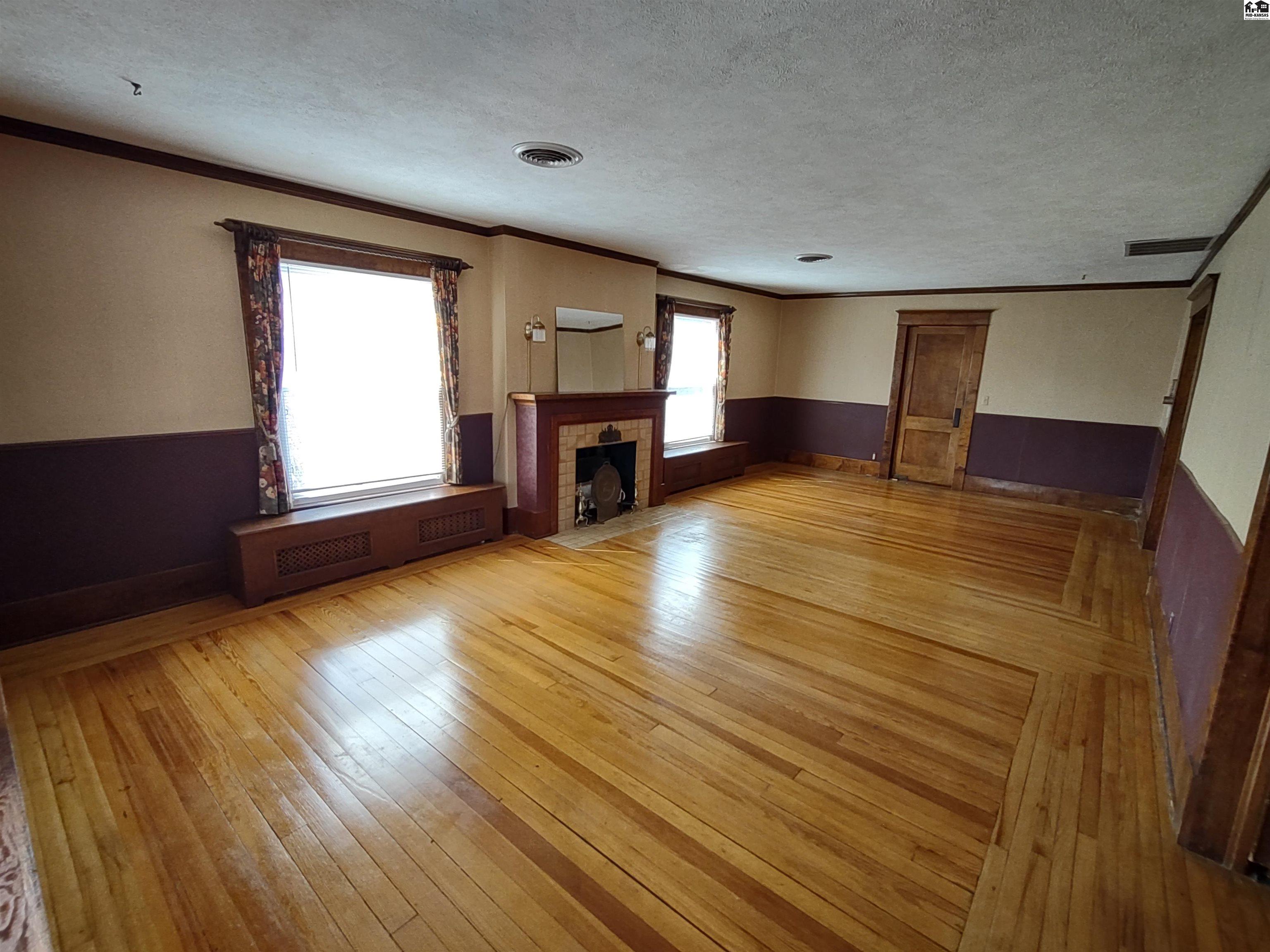 307 S High St
