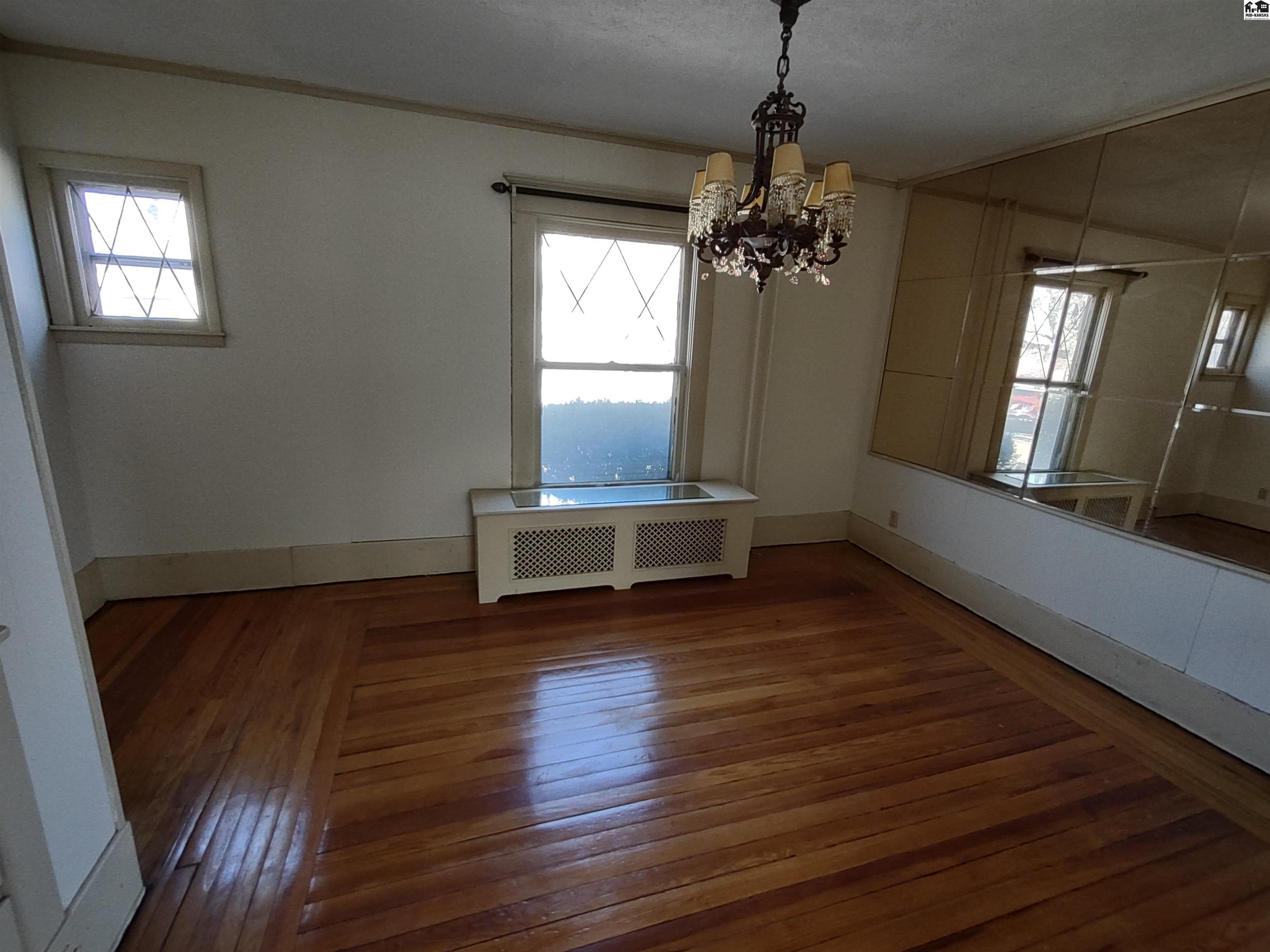 307 S High St