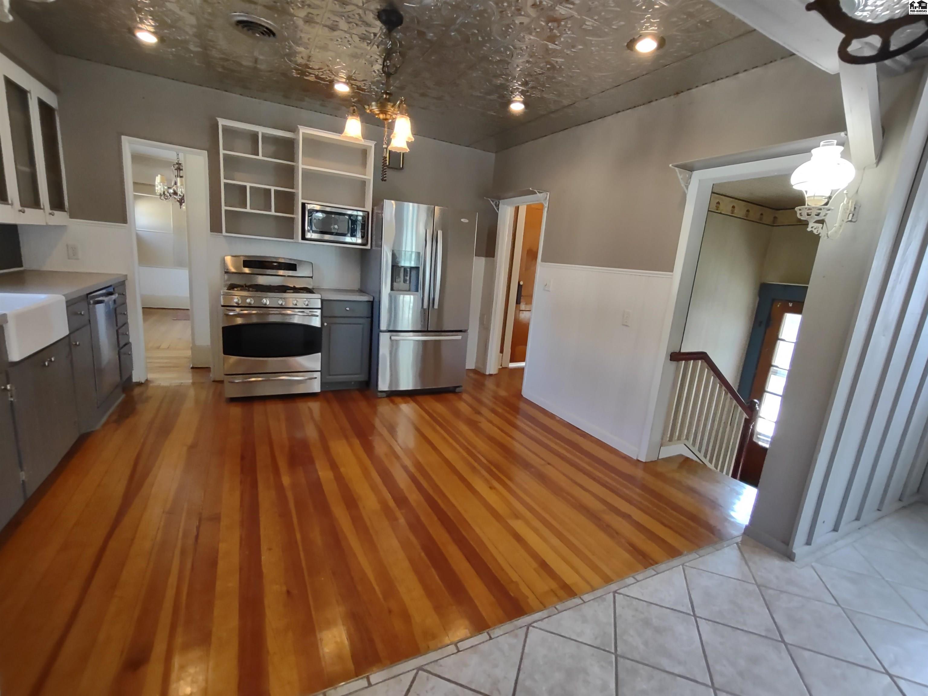 307 S High St