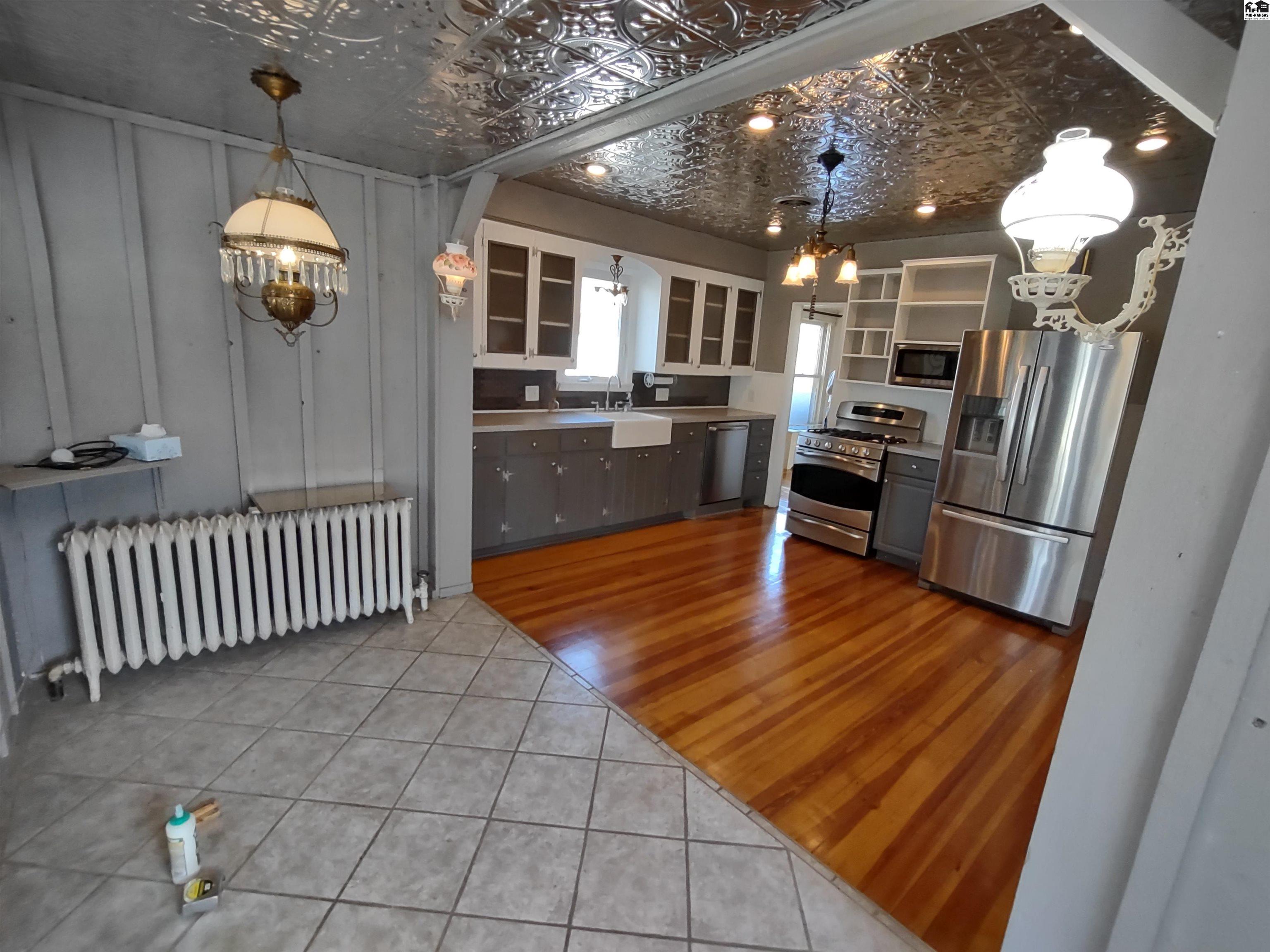 307 S High St