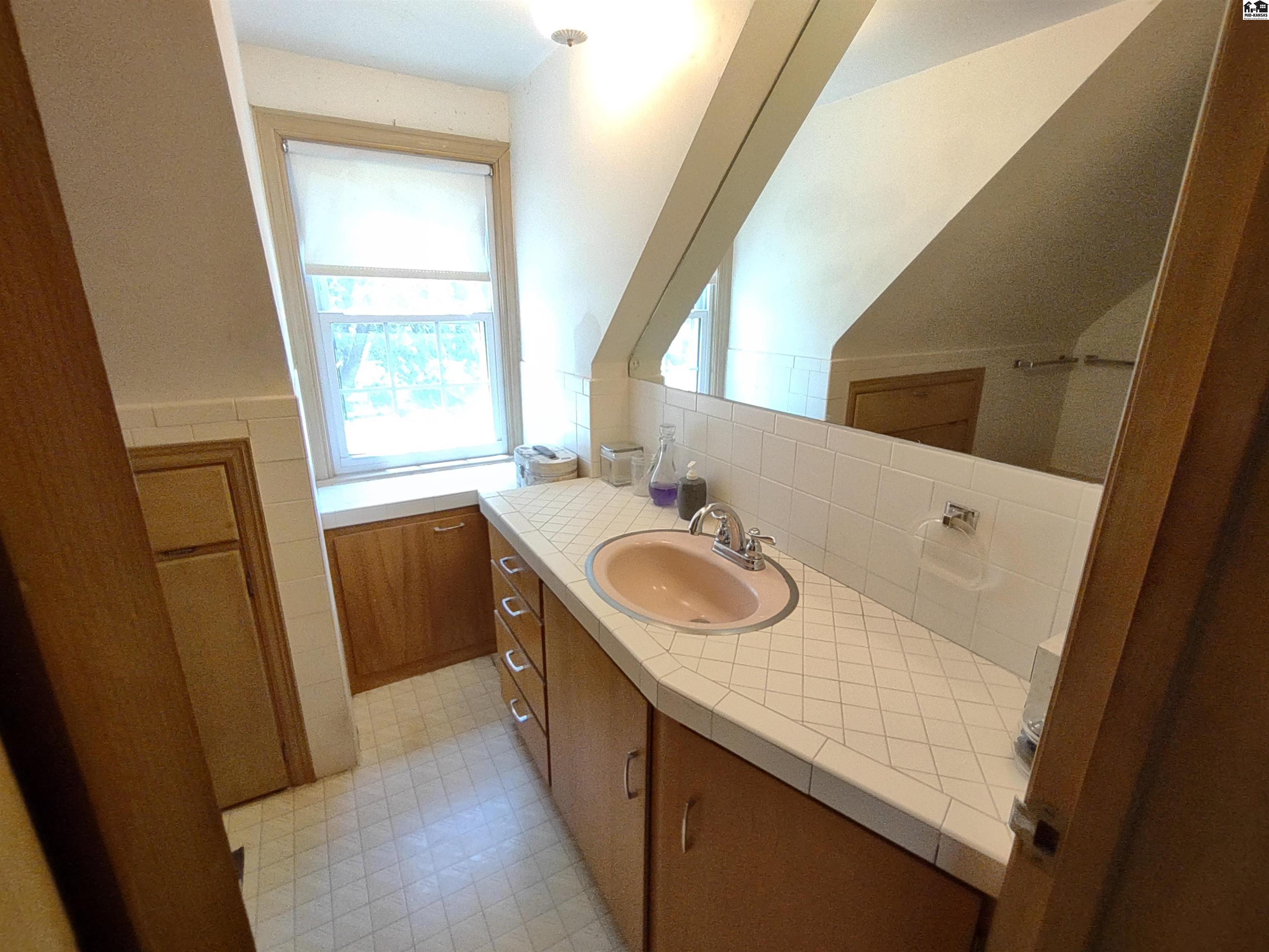 118 S High St