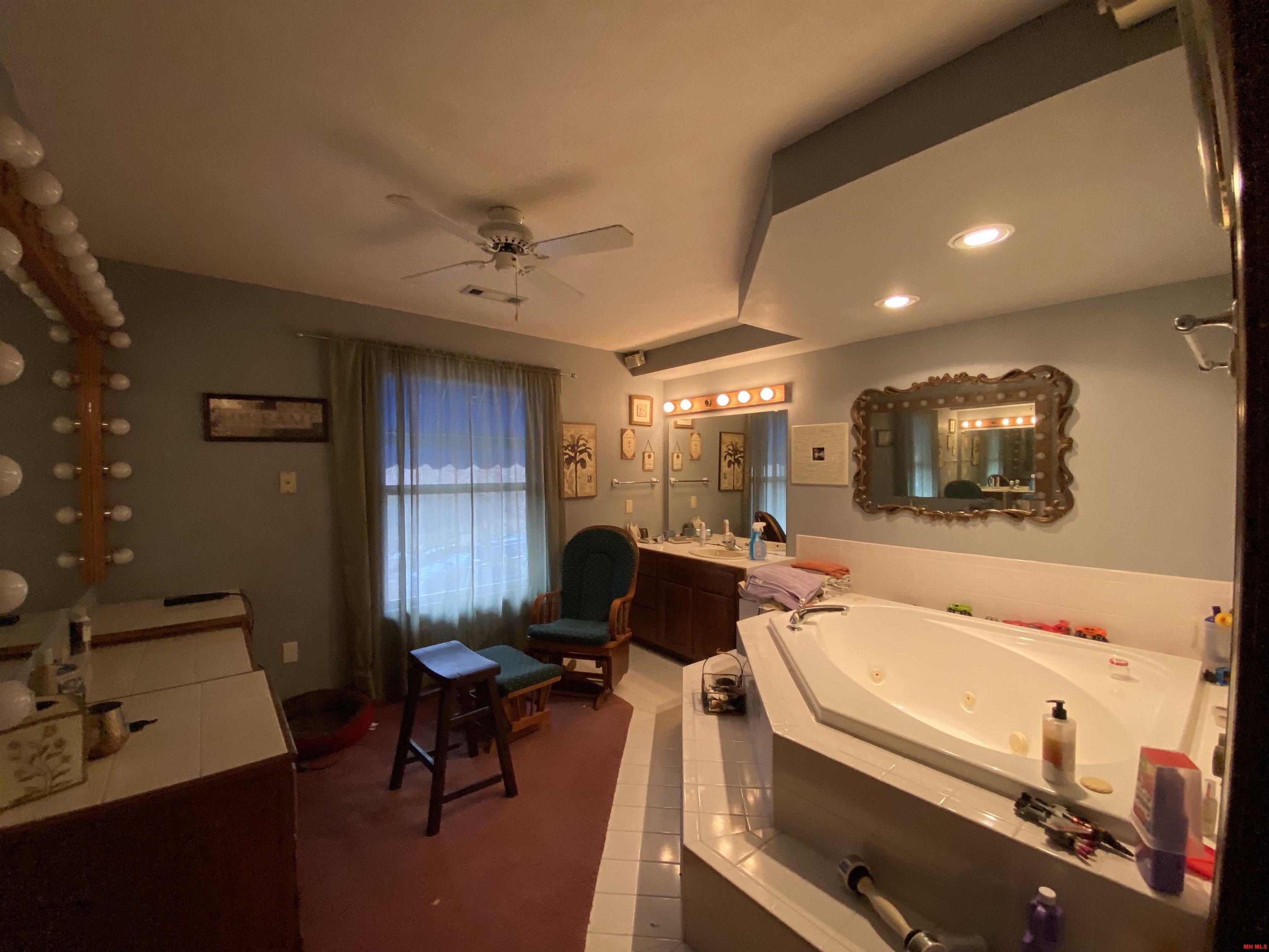 1811 CENTRAL BOULEVARD Bull Shoals, AR