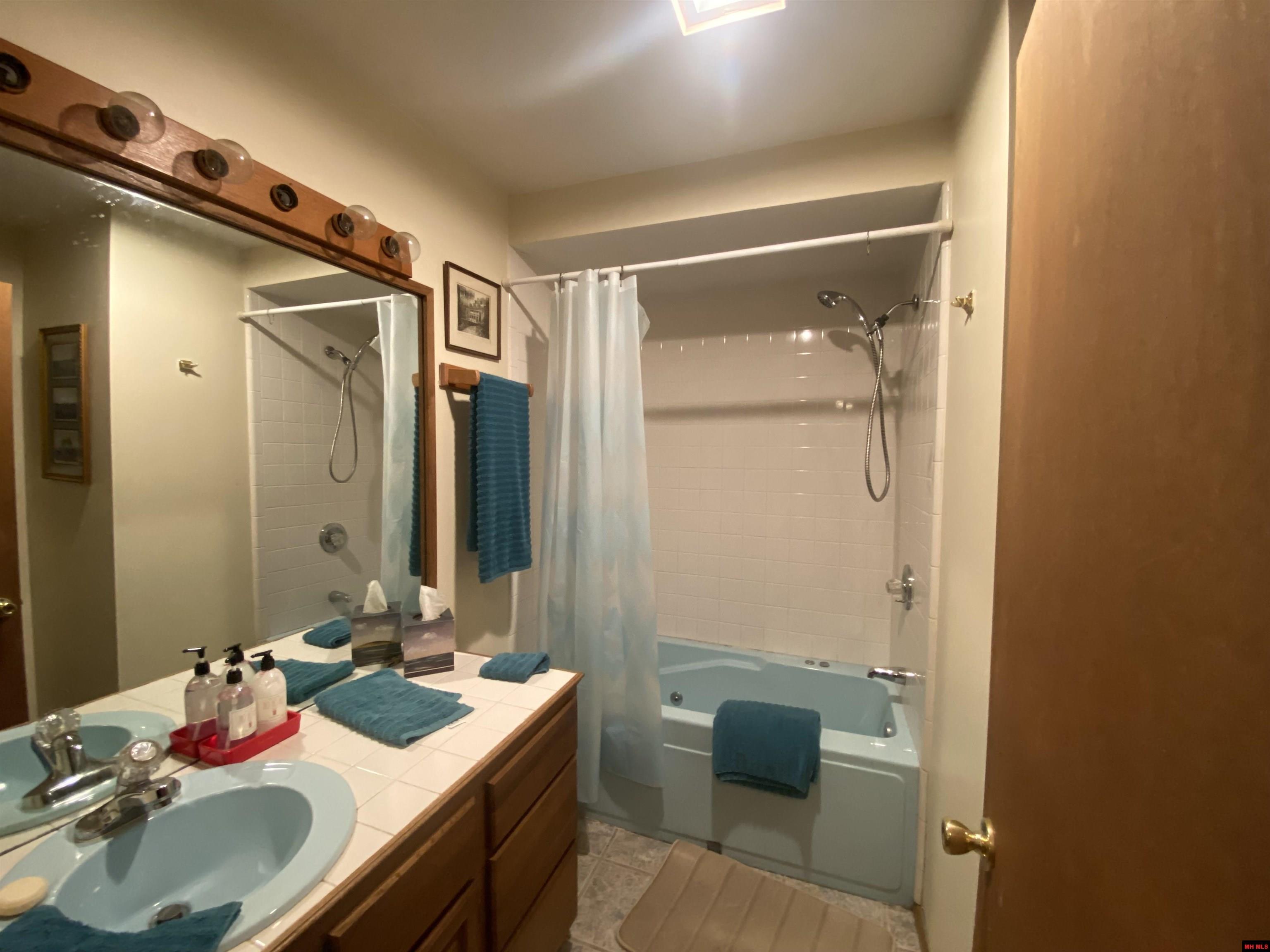 1811 CENTRAL BOULEVARD Bull Shoals, AR