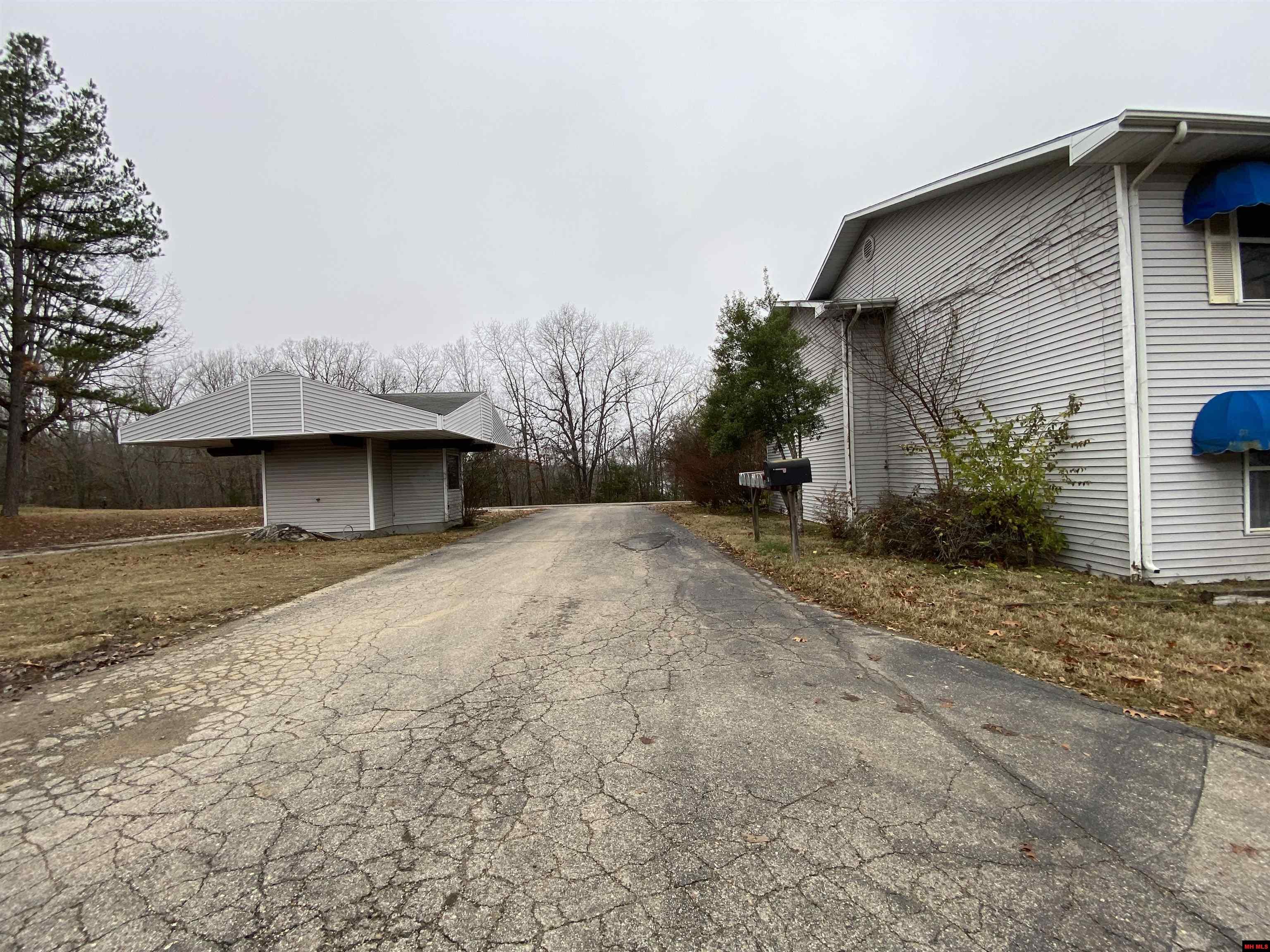 1811 CENTRAL BOULEVARD Bull Shoals, AR