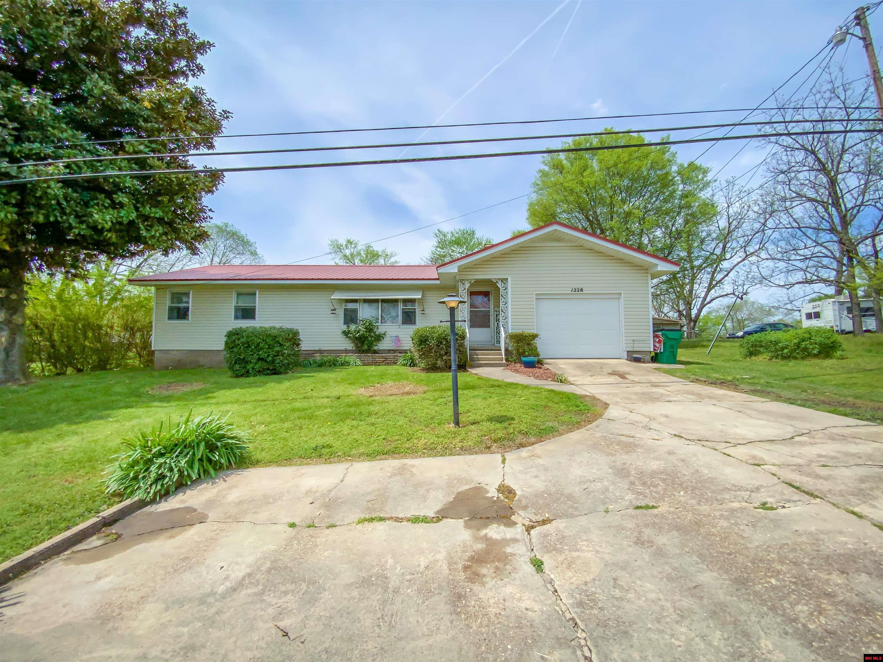 1228 N PANTHER AVENUE | Yellville, AR