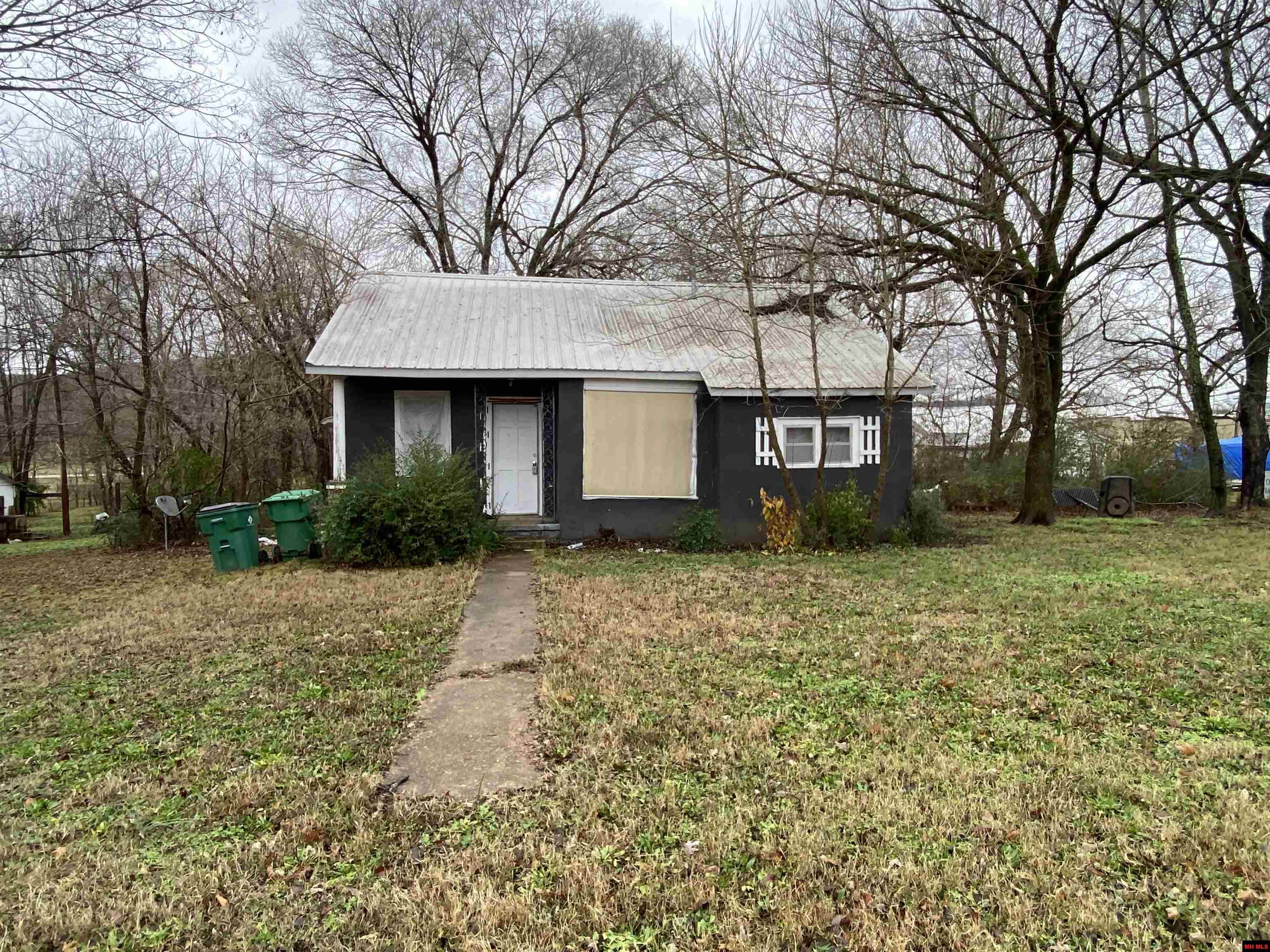305 PANTHER AVENUE Yellville, AR