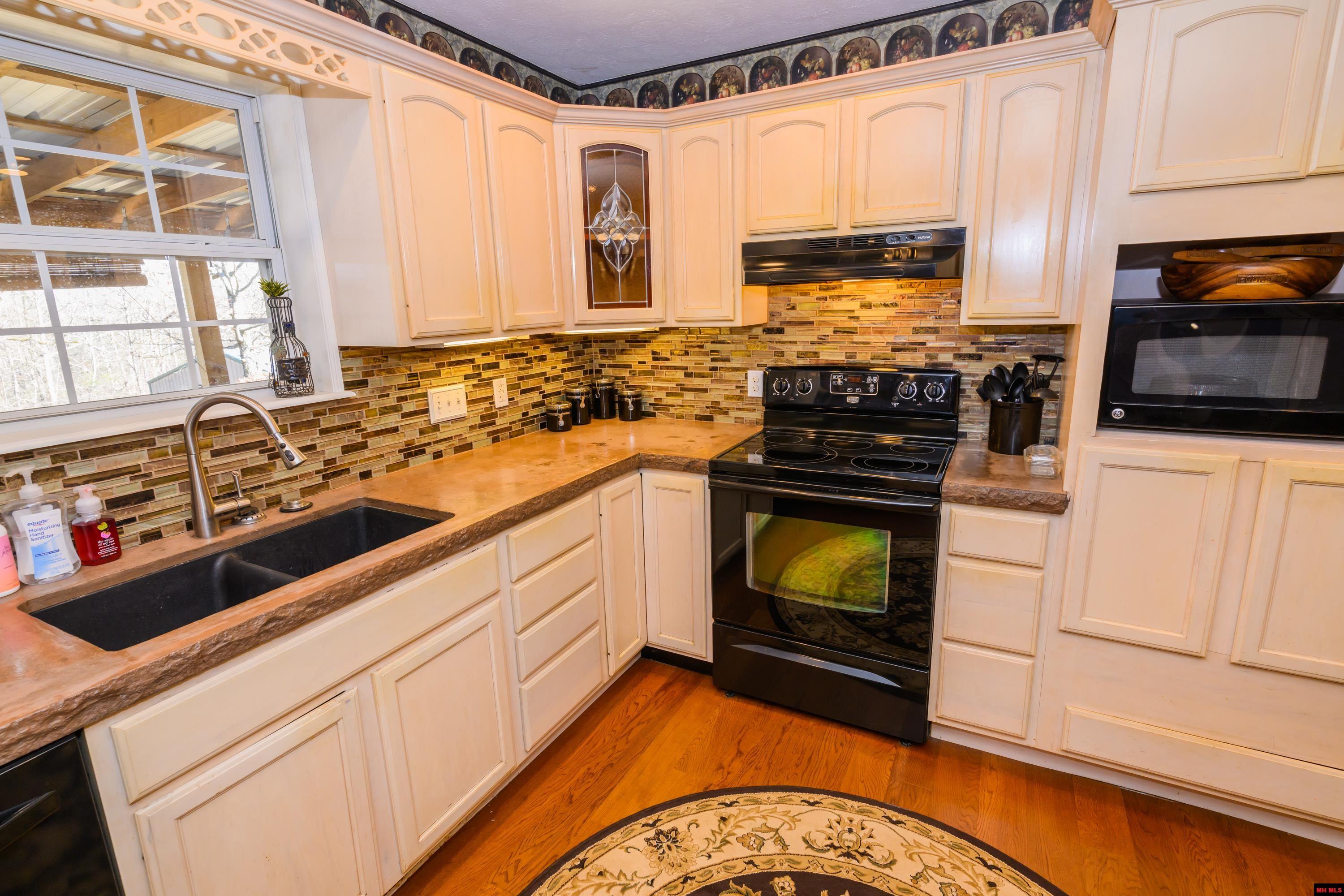 8173 HWY 5 NORTH Mountain Home, AR