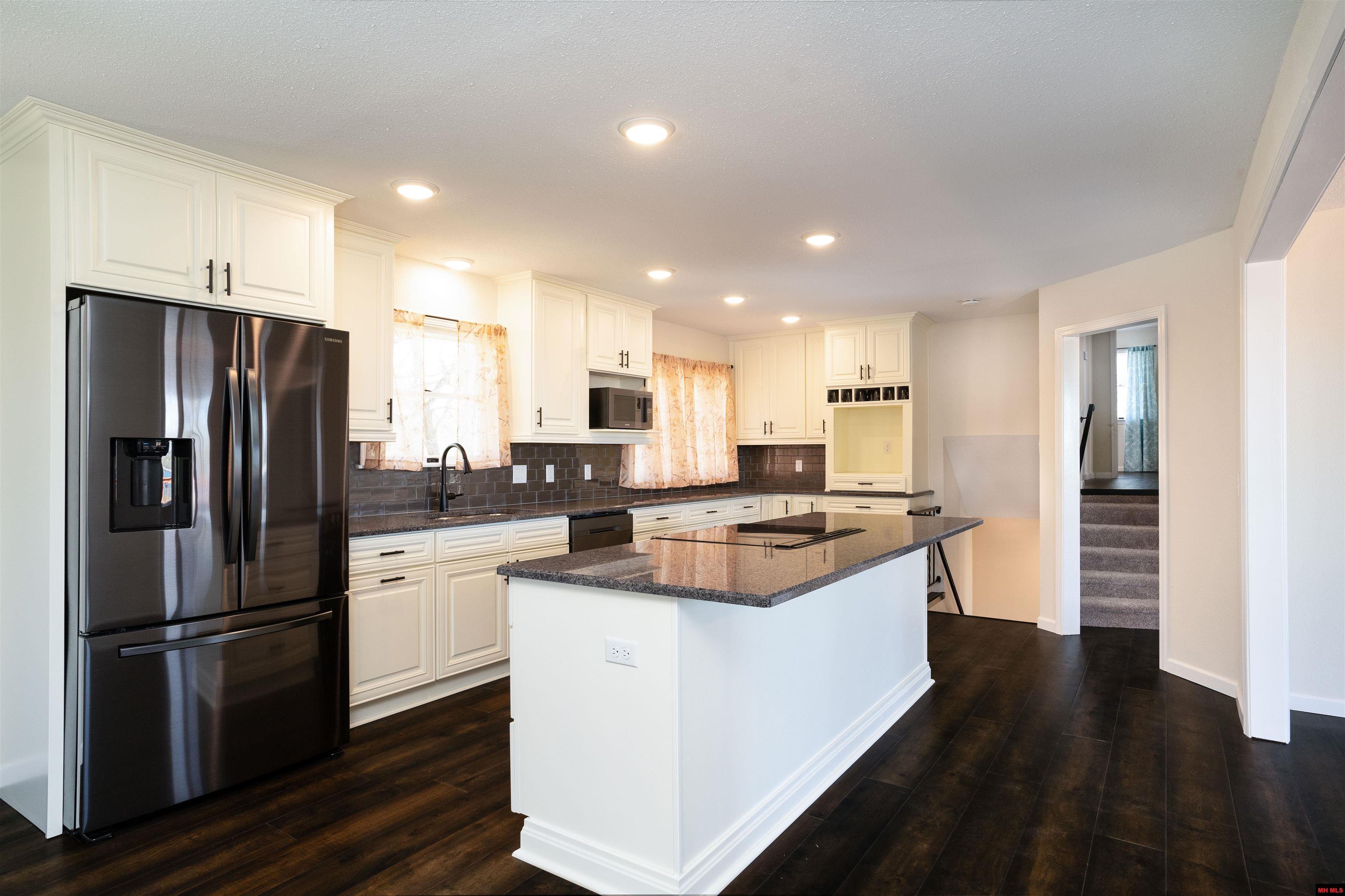693 EDGEWOOD BAY DRIVE Lakeview, AR