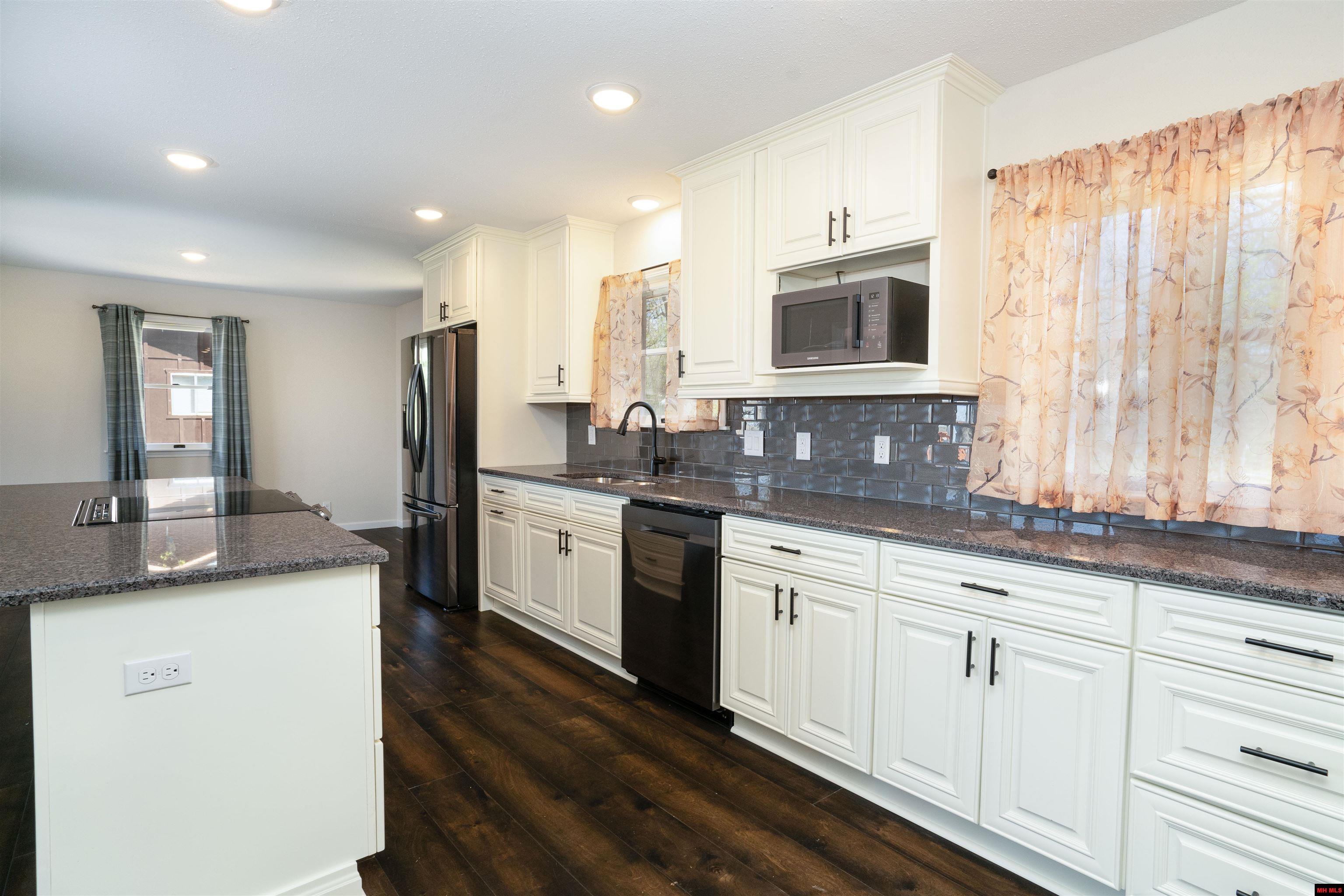 693 EDGEWOOD BAY DRIVE Lakeview, AR