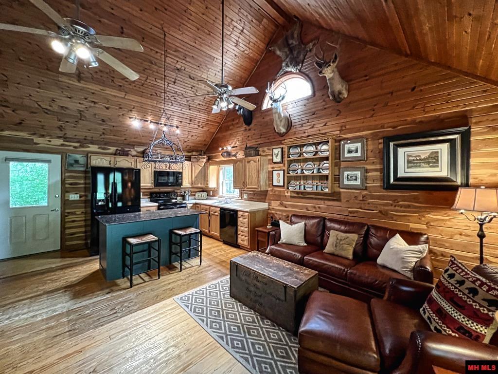 226 FOX CHASE DRIVE Flippin, AR