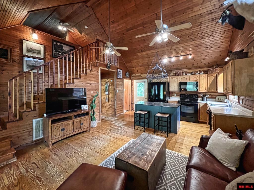 226 FOX CHASE DRIVE Flippin, AR