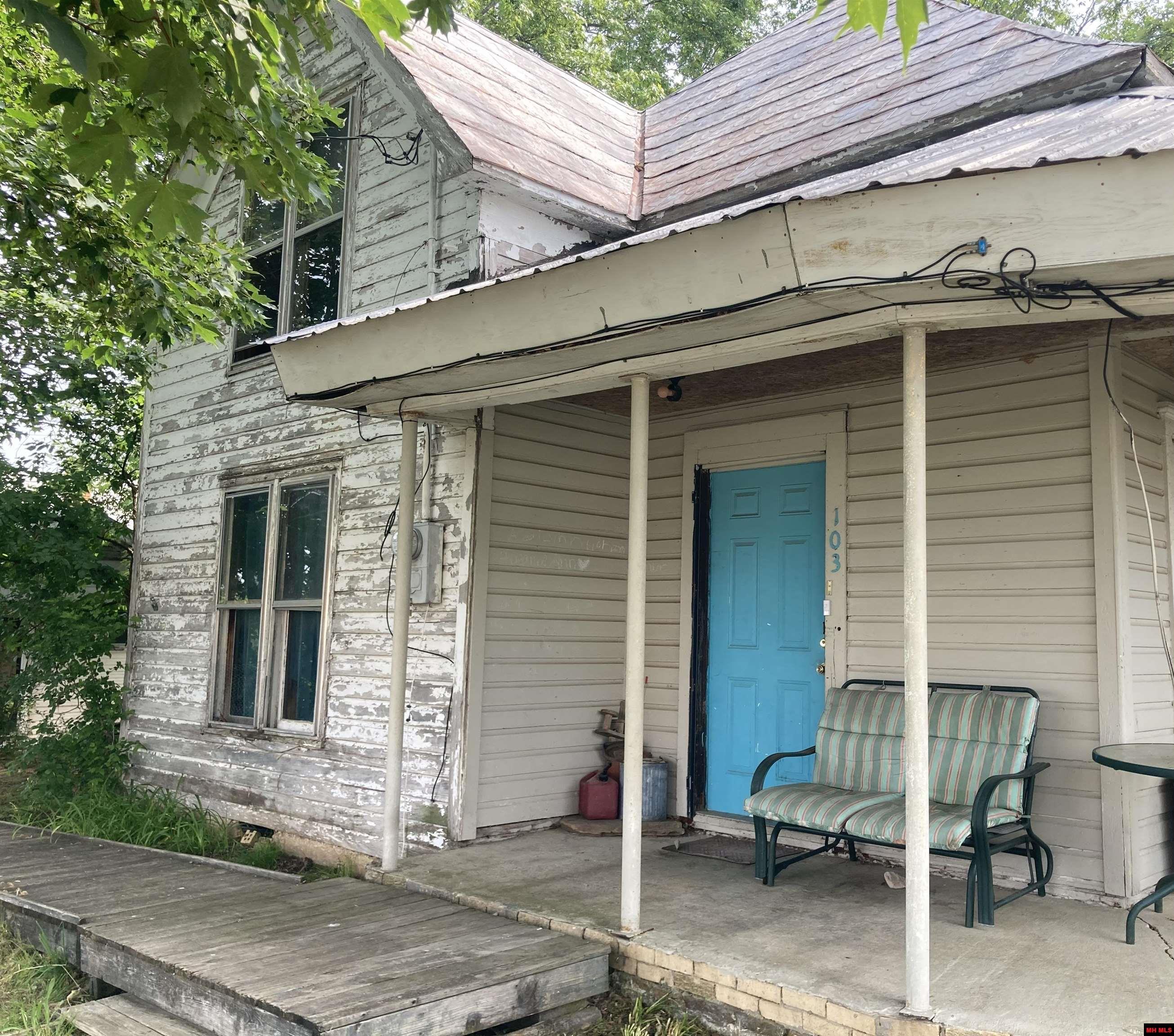 103 S GLADE STREET Marshall, AR