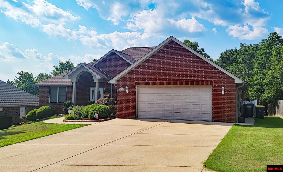 1219 CHESTNUT HILLS DRIVE Mountain Home, AR