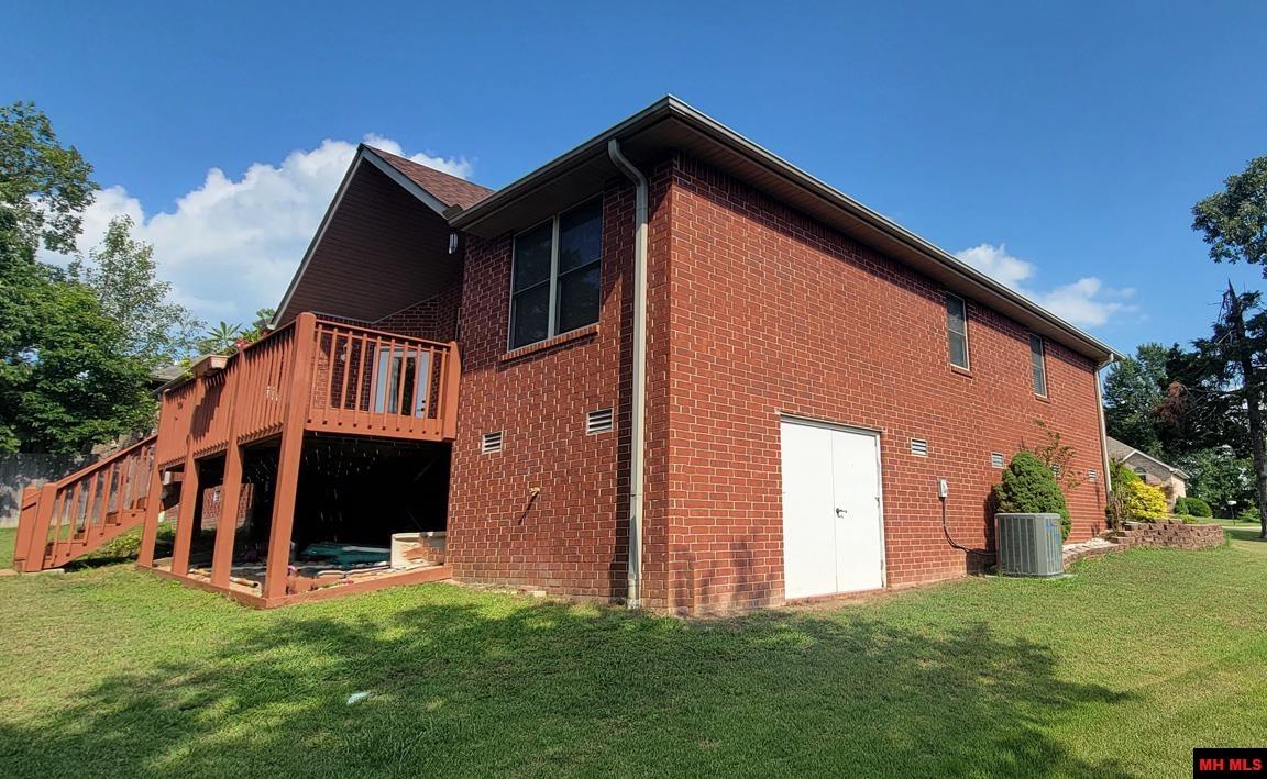 1219 CHESTNUT HILLS DRIVE Mountain Home, AR