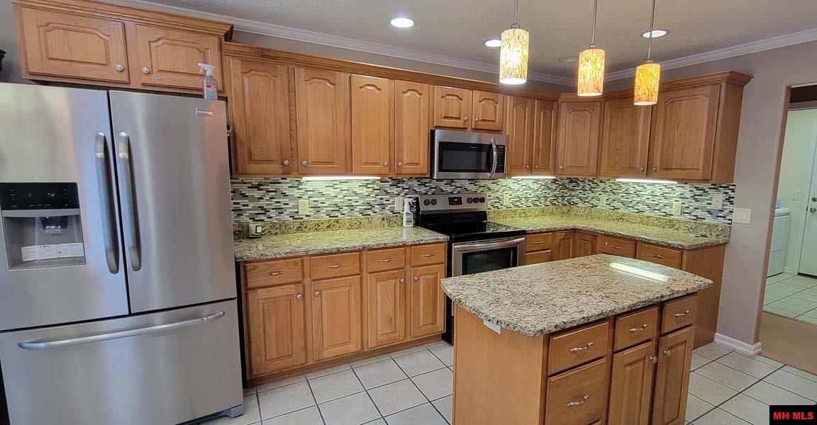 1219 CHESTNUT HILLS DRIVE Mountain Home, AR