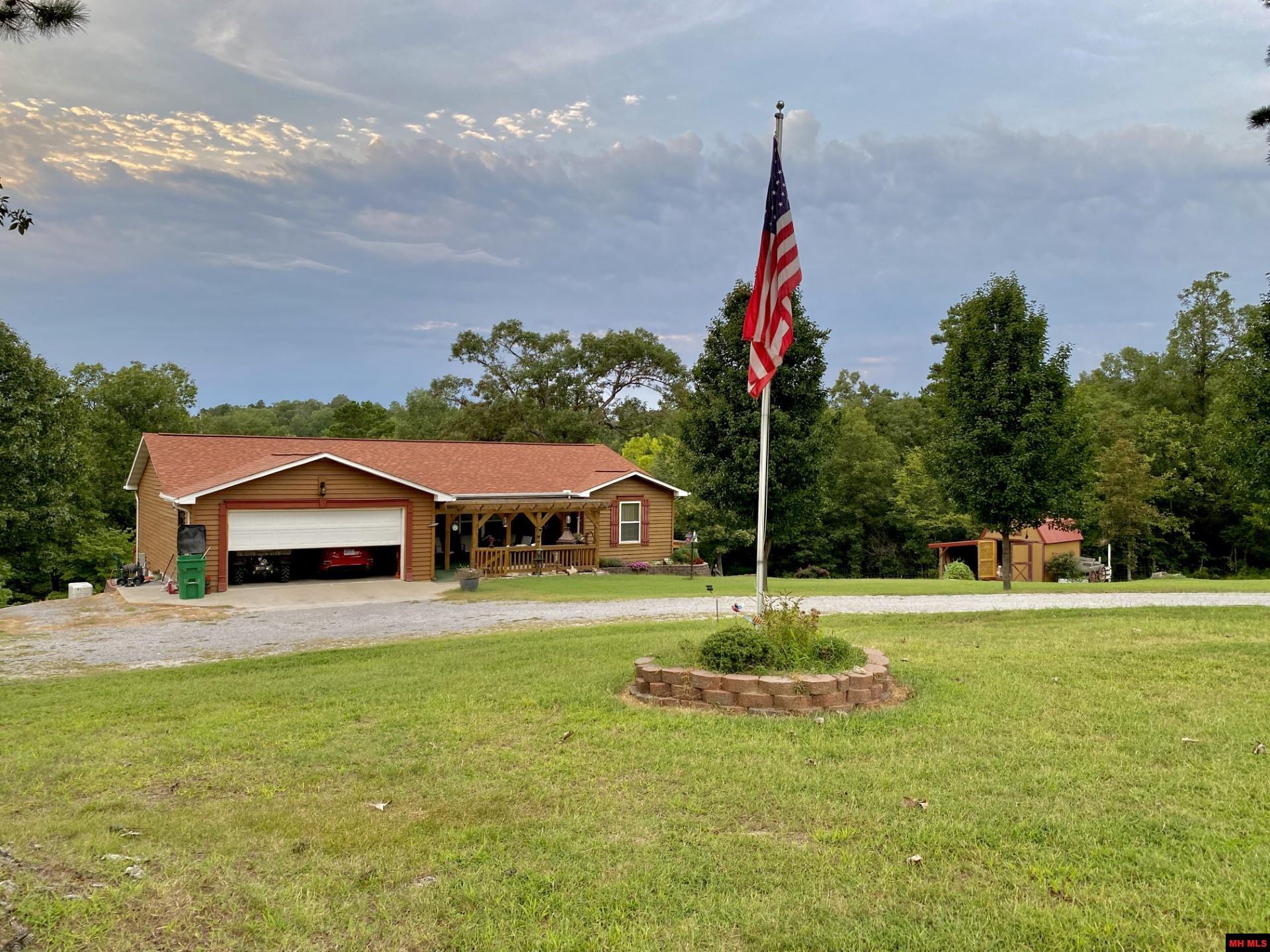 9165 HWY 5 SOUTH Salesville AR Homes with >, 1 Acre For Sale