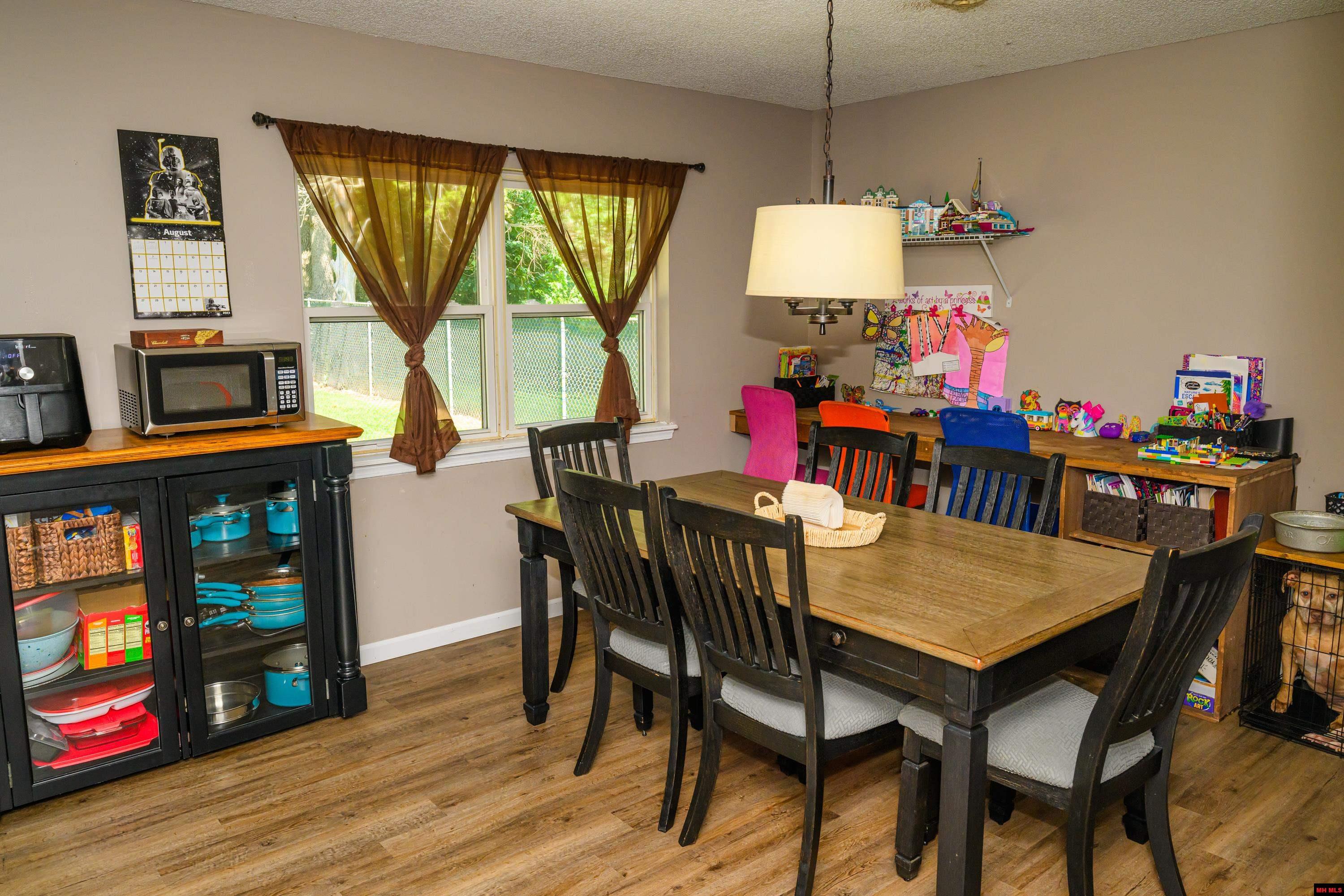 1135 LEONARD DRIVE Mountain Home, AR