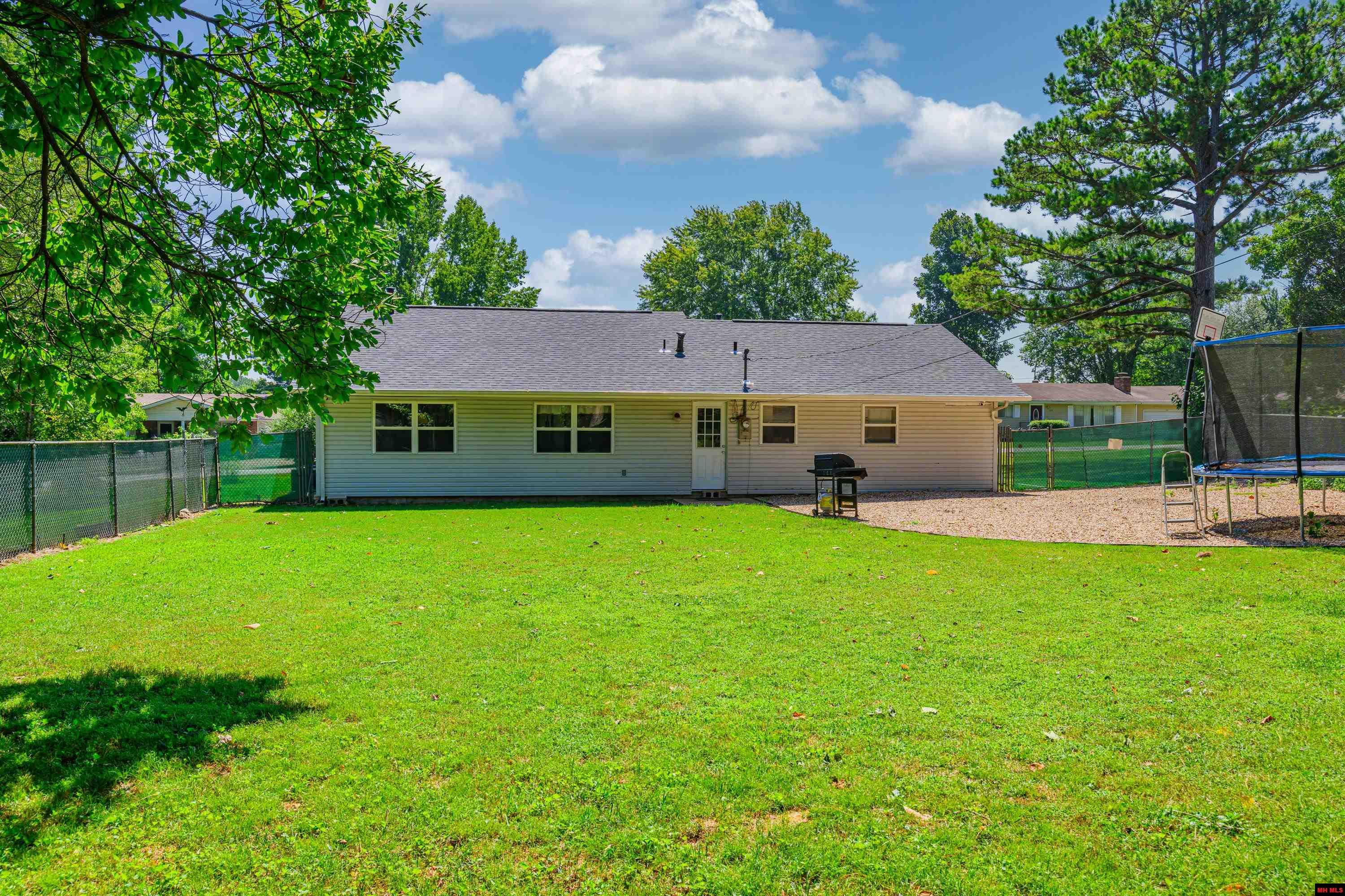 1135 LEONARD DRIVE Mountain Home, AR