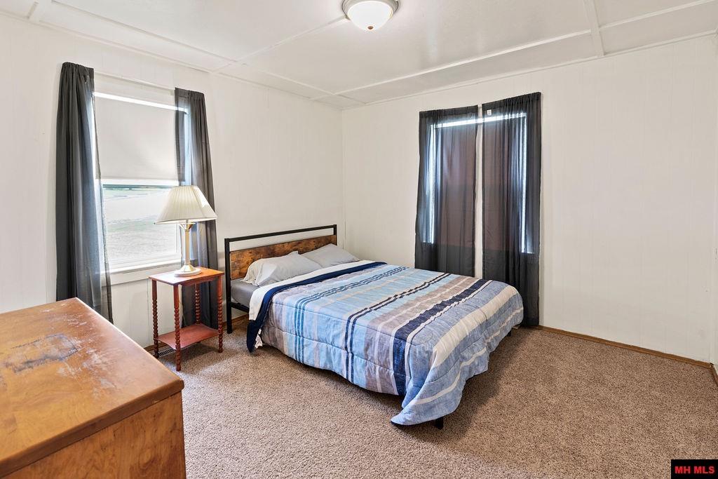 887 HOWARD CREEK ROAD Midway, AR 72651