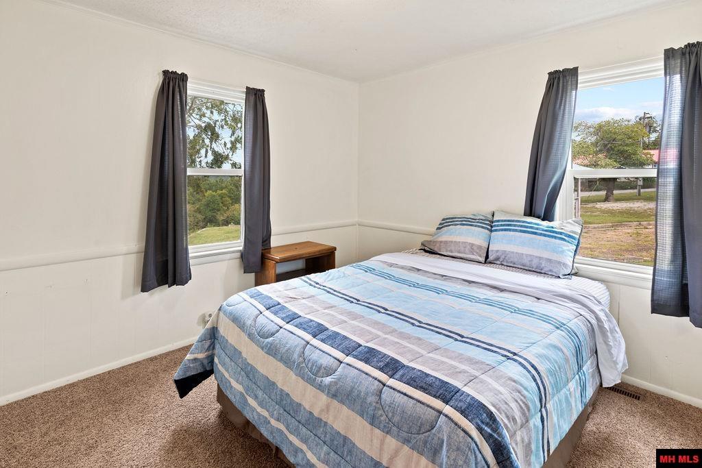 887 HOWARD CREEK ROAD Midway, AR 72651