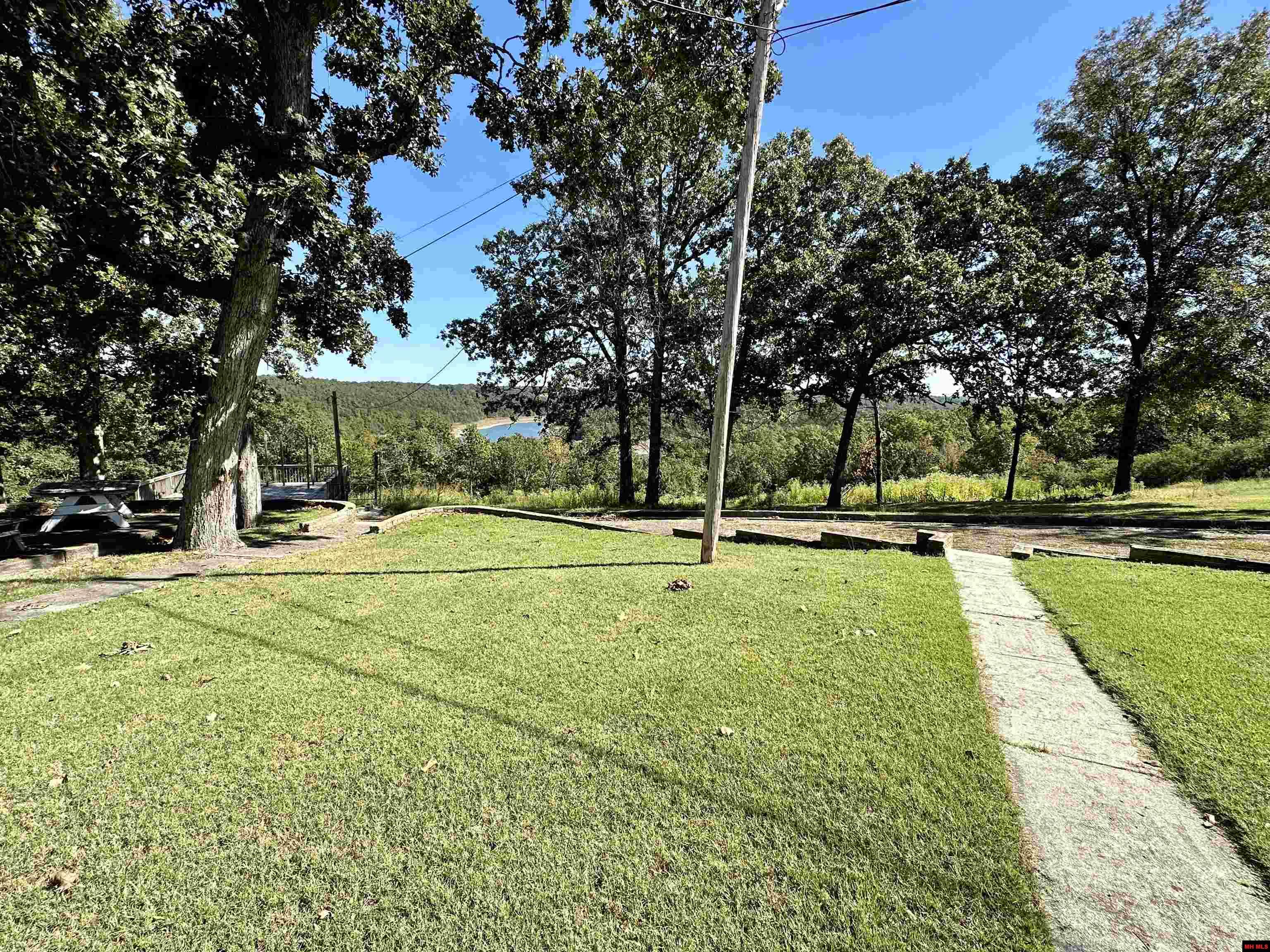 887 HOWARD CREEK ROAD Midway, AR 72651