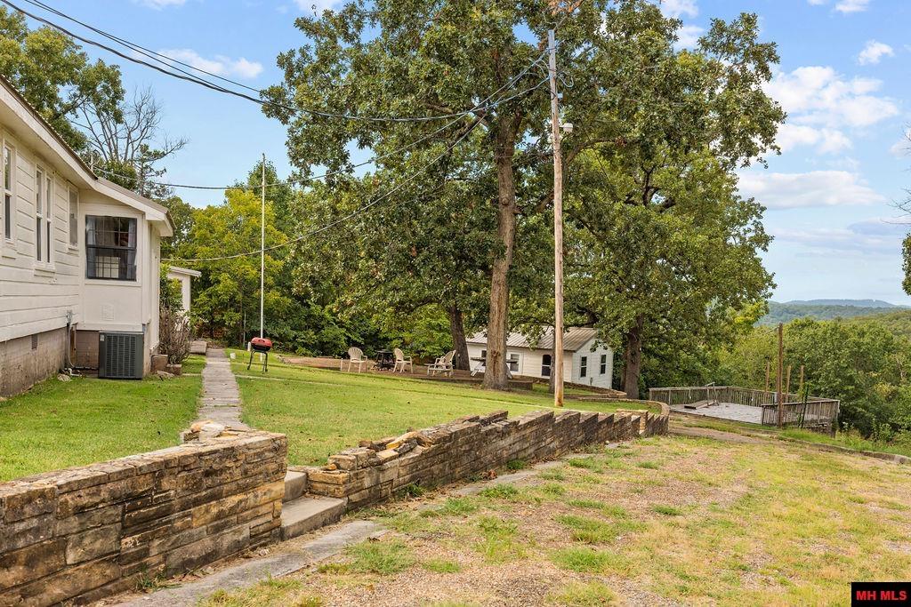 887 HOWARD CREEK ROAD Midway, AR 72651