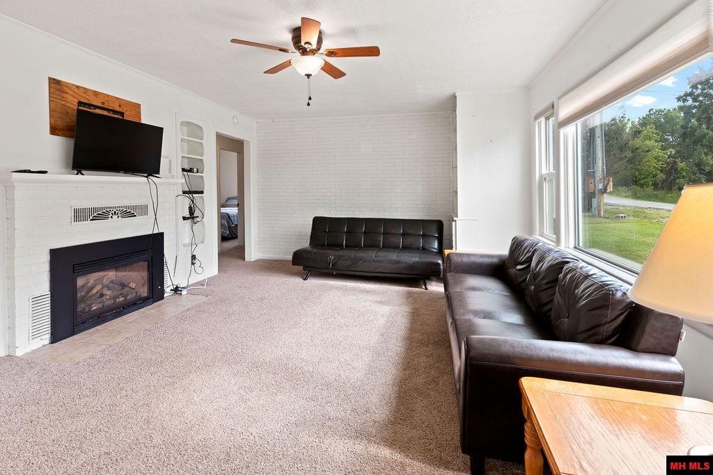 887 HOWARD CREEK ROAD Midway, AR 72651