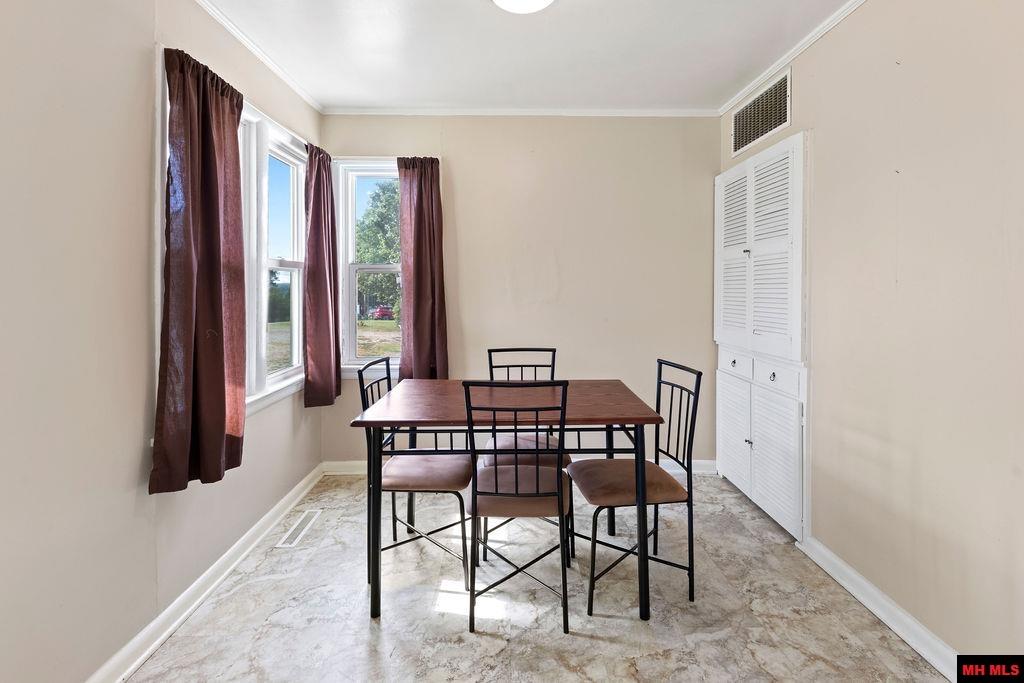 887 HOWARD CREEK ROAD Midway, AR 72651