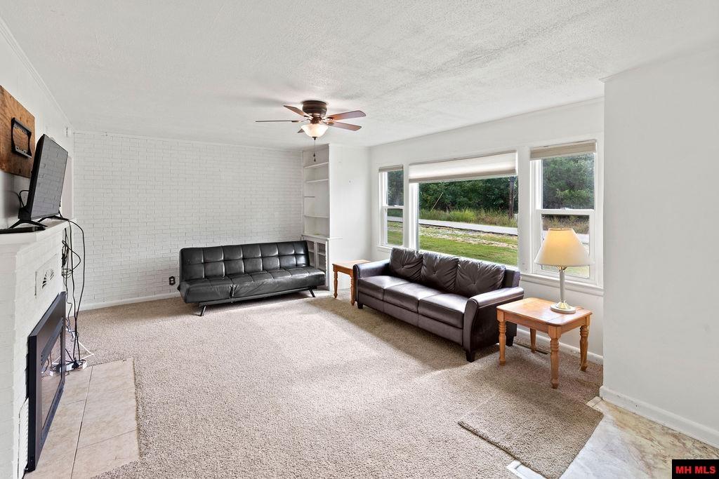 887 HOWARD CREEK ROAD Midway, AR 72651