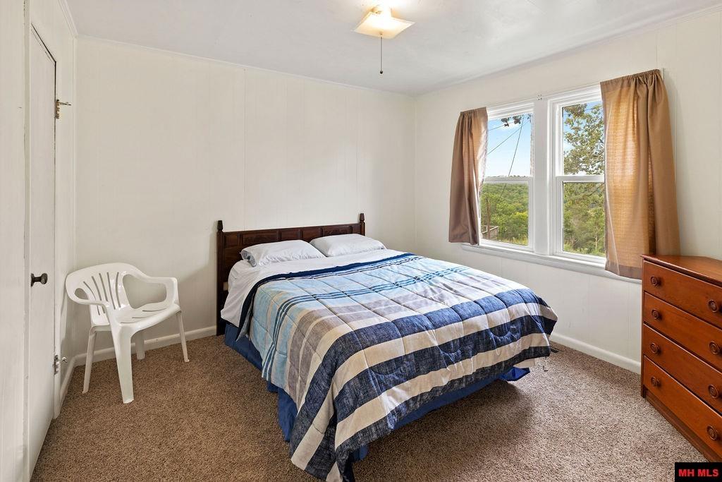 887 HOWARD CREEK ROAD Midway, AR 72651