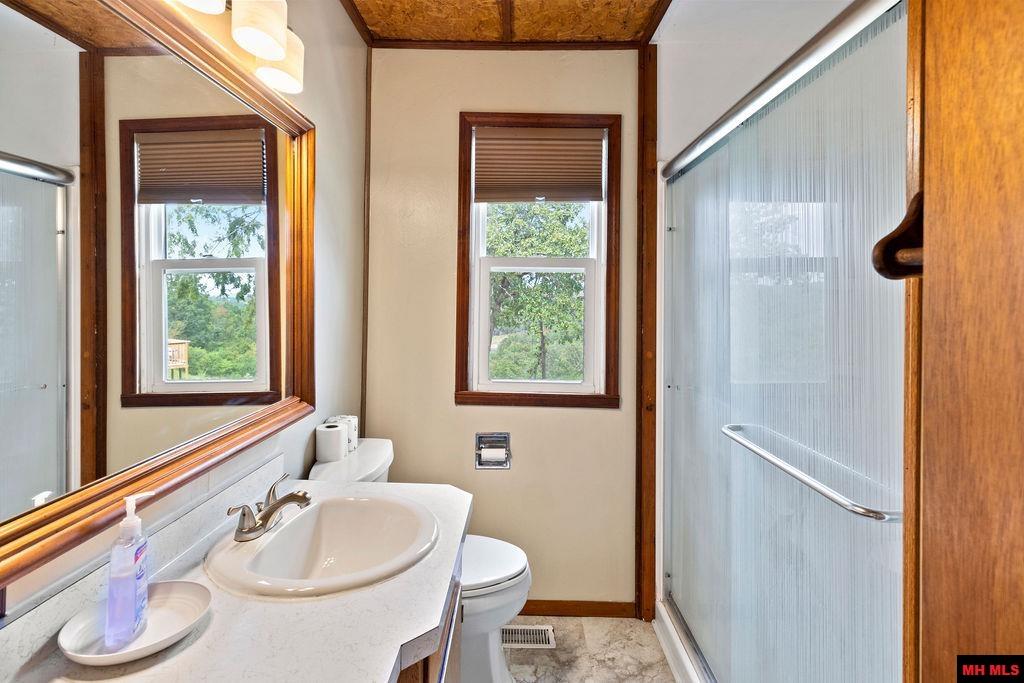 887 HOWARD CREEK ROAD Midway, AR 72651