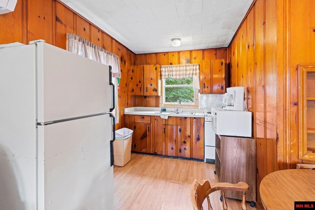 887 Cabin 11 HOWARD CREEK ROAD Midway, AR