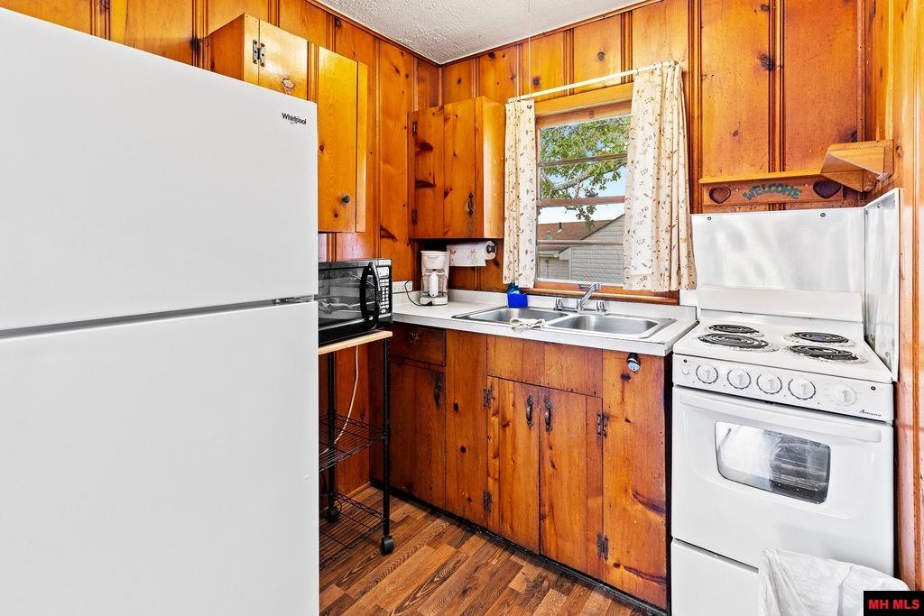 887 Cabin 12 HOWARD CREEK ROAD Midway, AR