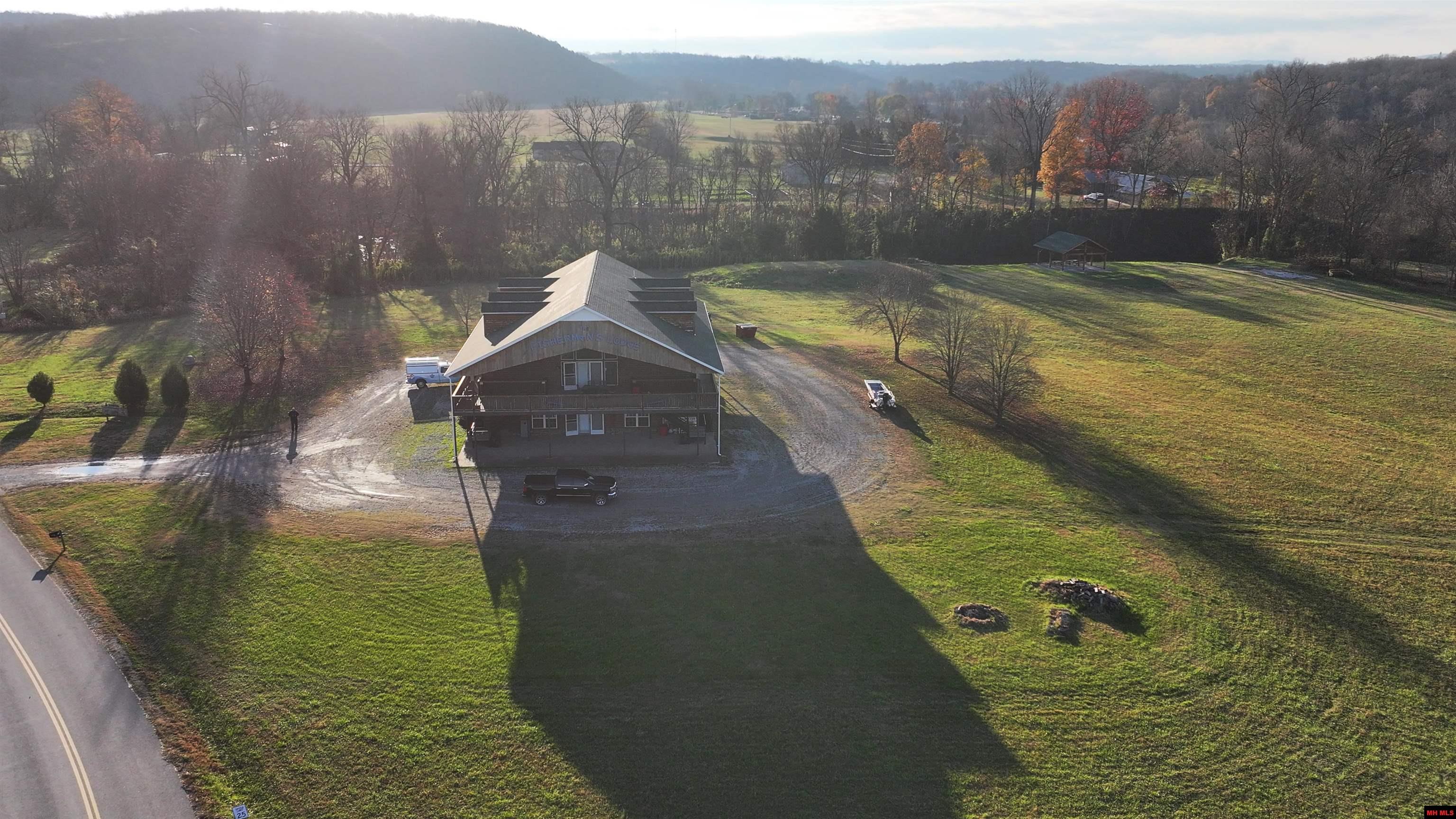 227 TROPHY COURT Cotter, AR