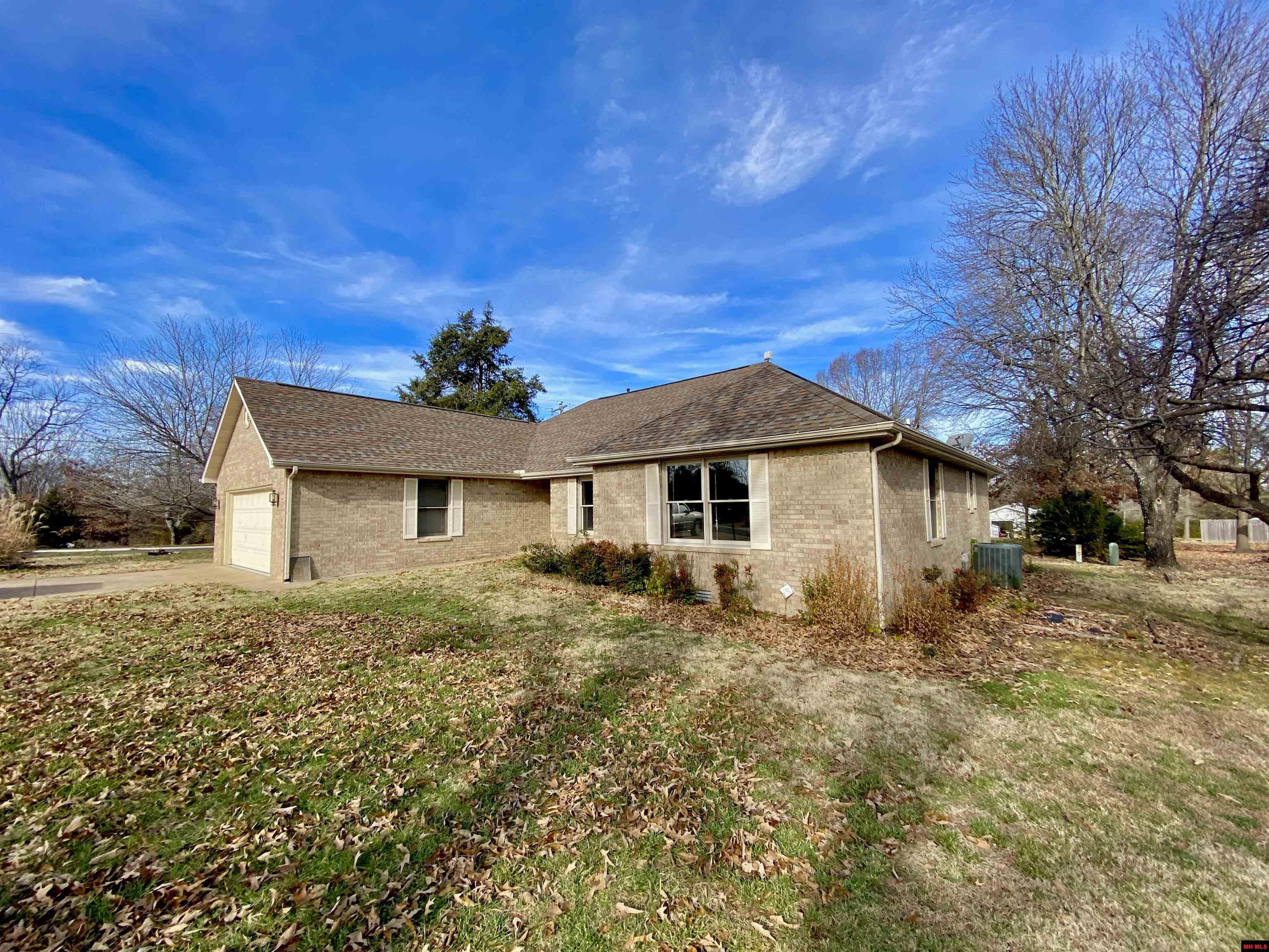 611 HICKORY HOLLOW DRIVE Mountain Home, AR
