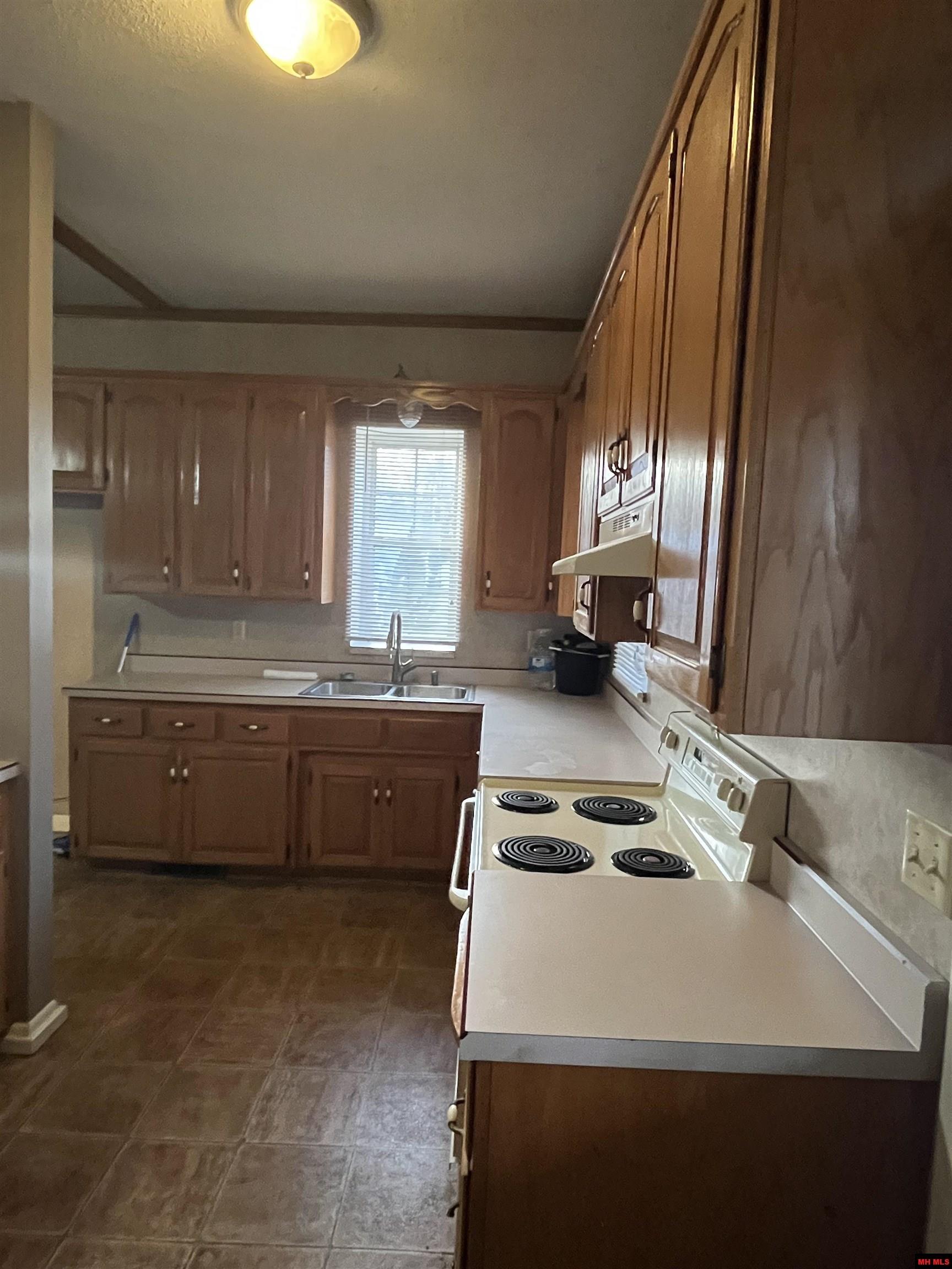 140 N OAK STREET Salem, AR