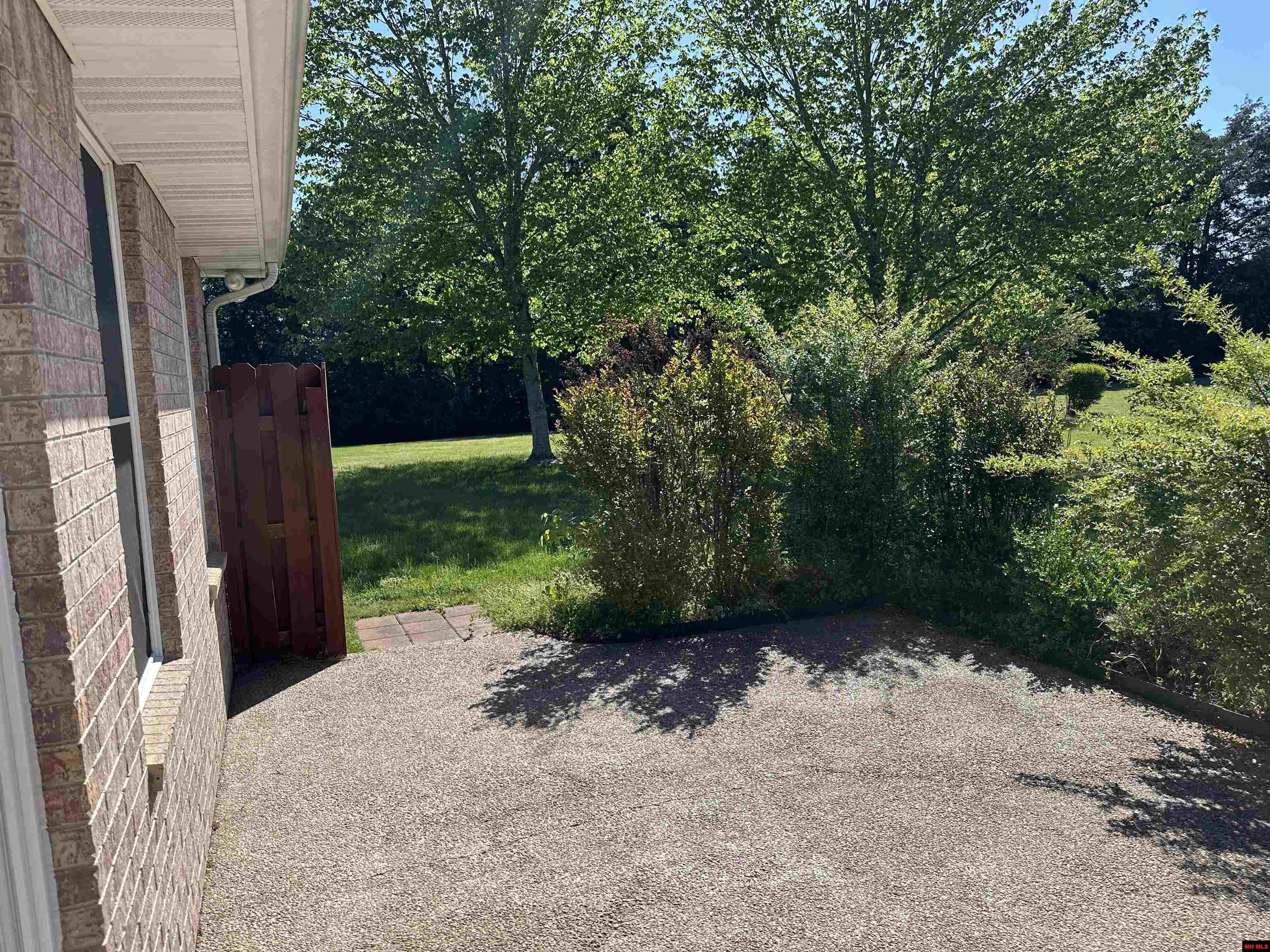 1322 COTTONWOOD COURT Mountain Home, AR