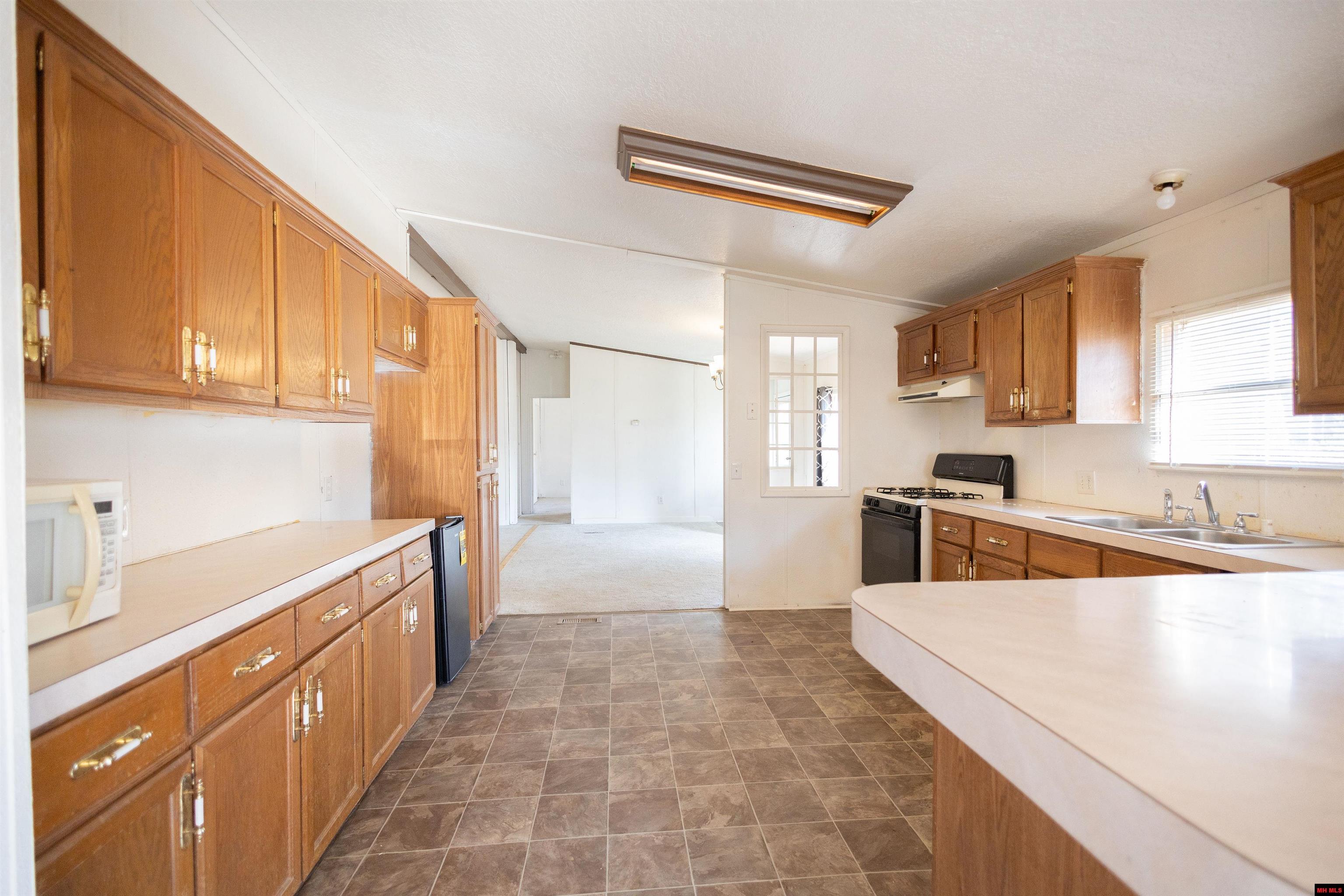 9 MC 124 Oakland, AR