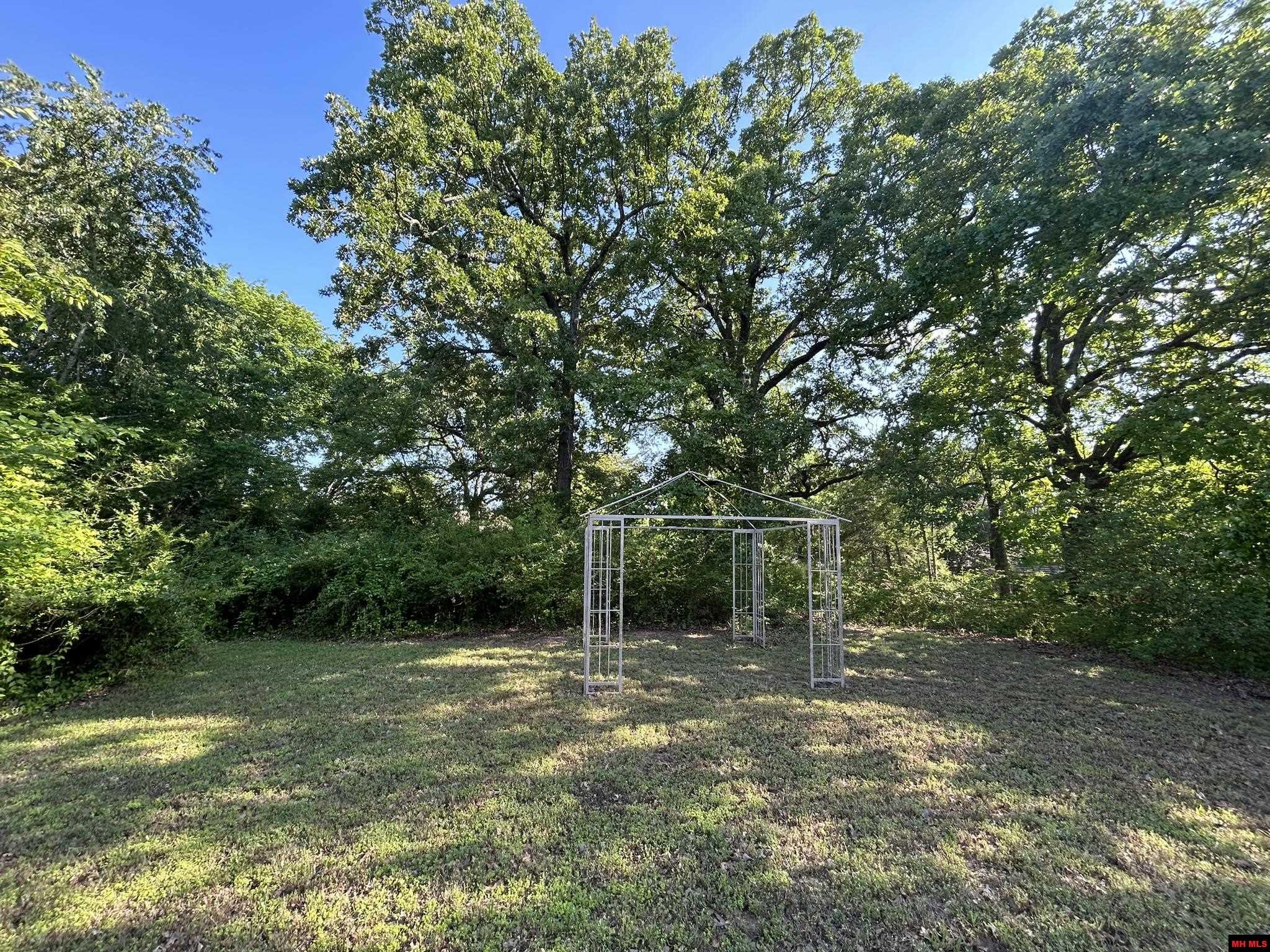 1094 N MAPLE STREET Yellville, AR