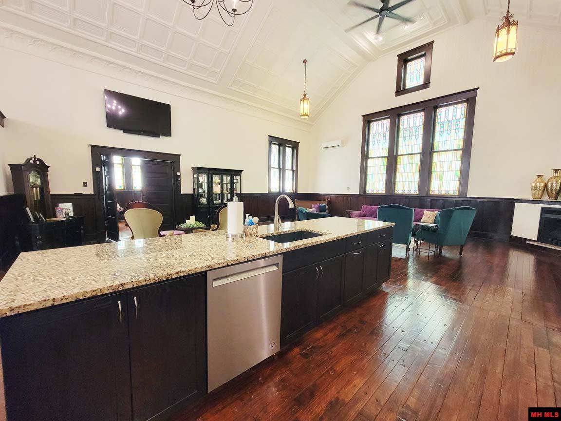 201 COMBS AVENUE Cotter, AR