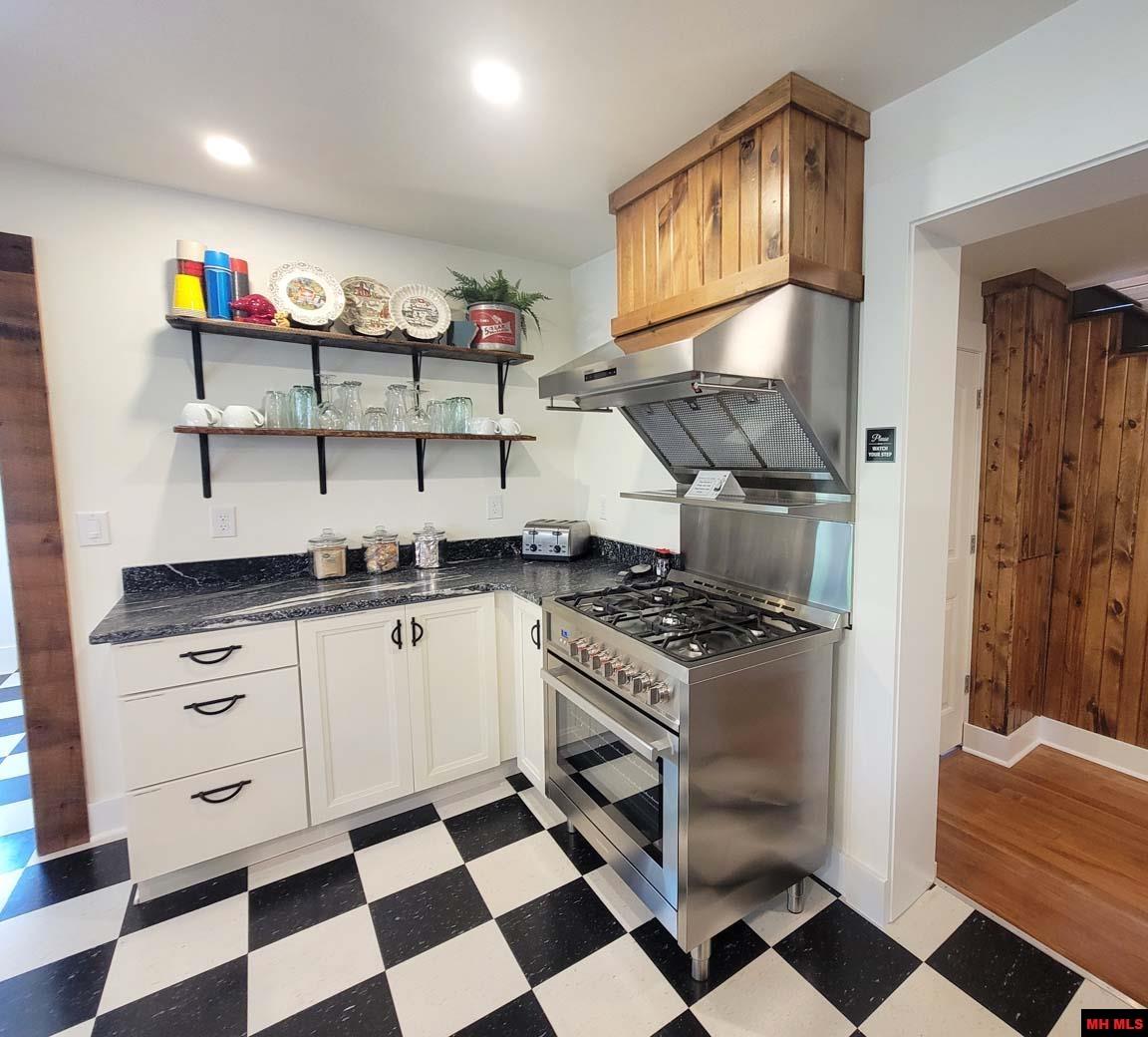 110 McLEAN AVENUE Cotter, AR