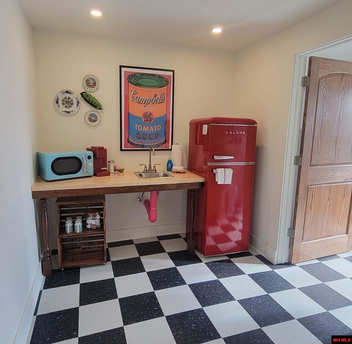 110 McLEAN AVENUE Cotter, AR