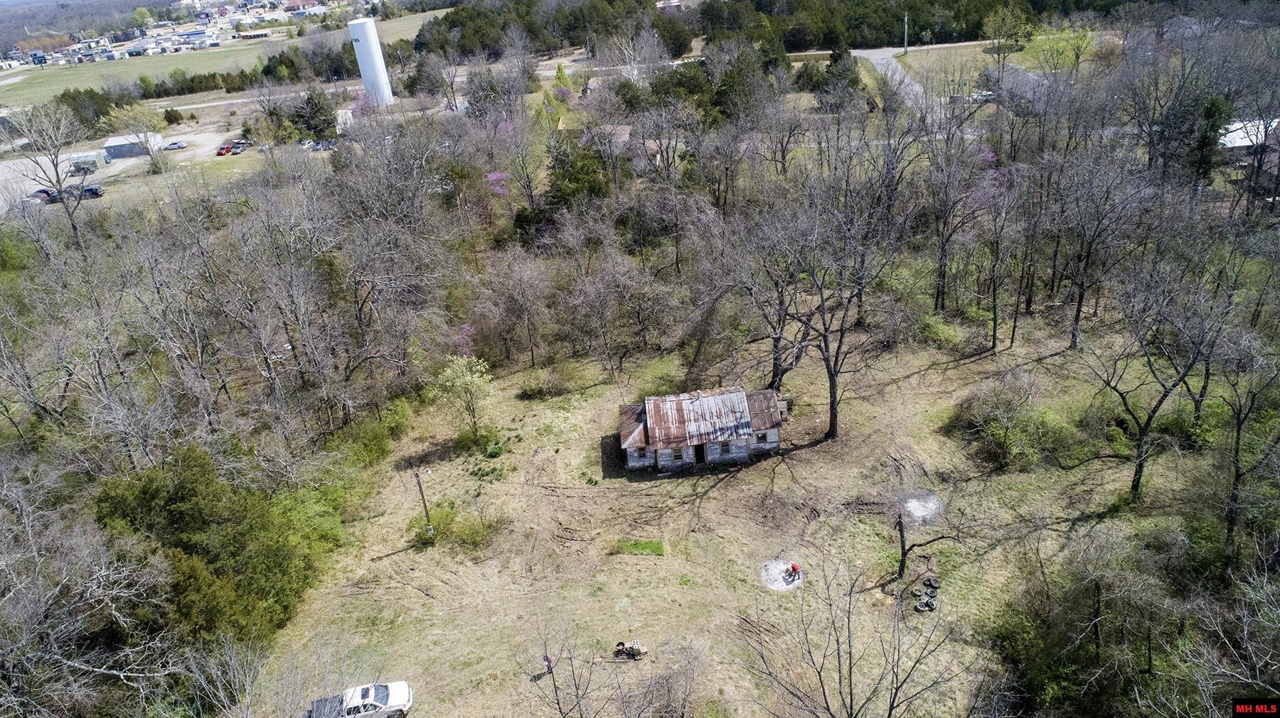124 DEARDOFF LANE Mountain Home, AR