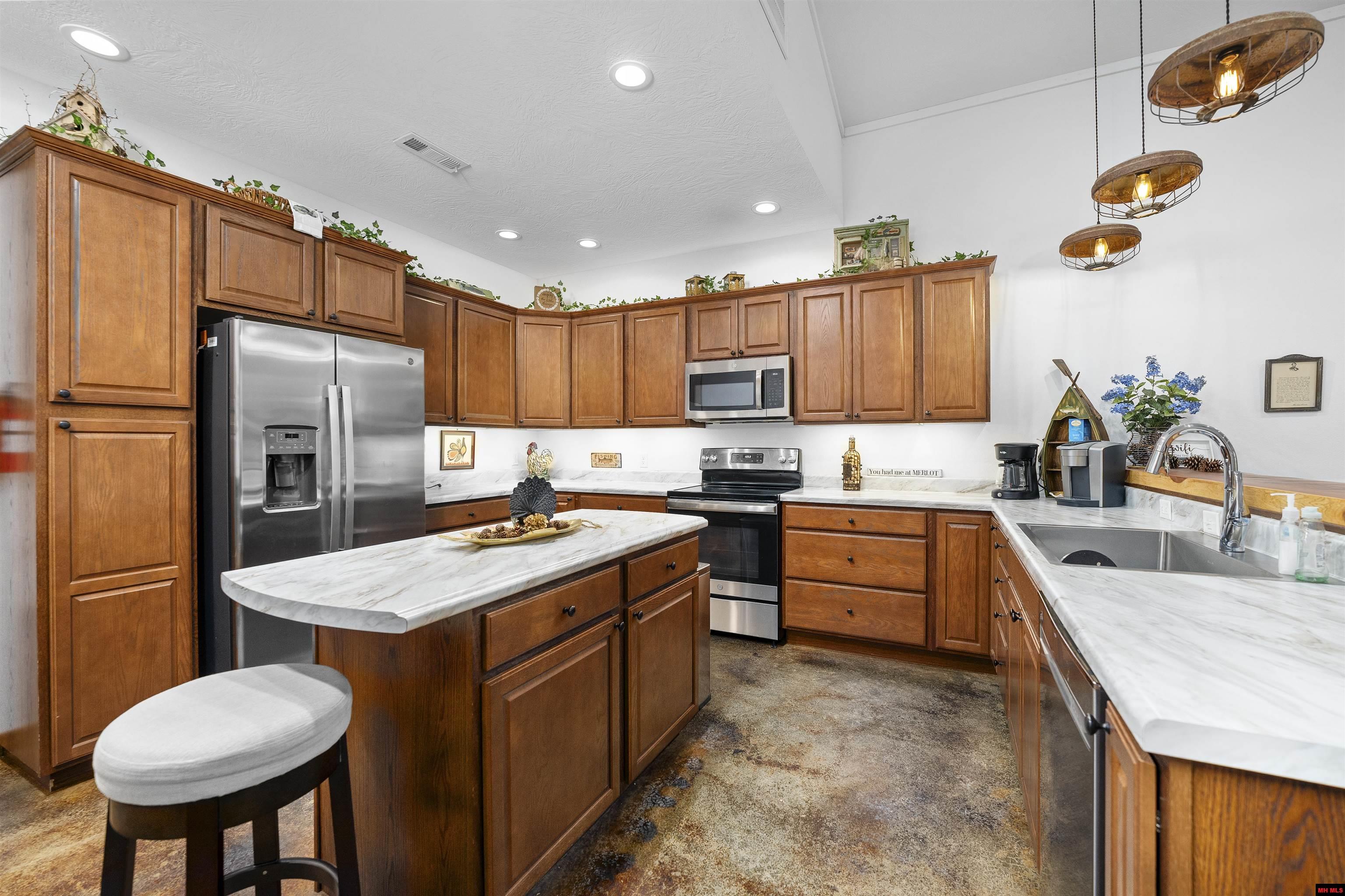 2891 SHIPPS DRIVE Norfork, AR