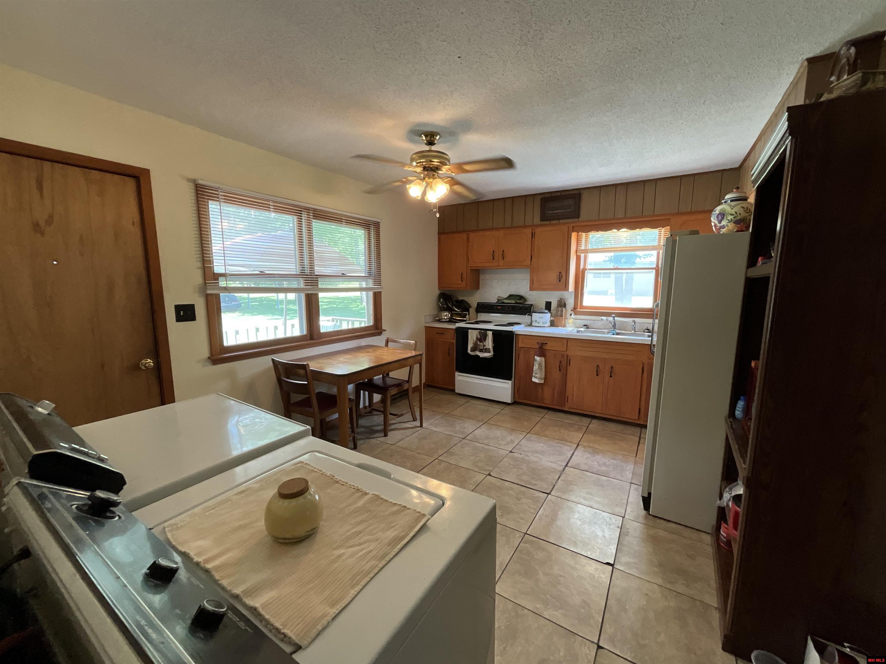 932 & 937 State Hwy Hh