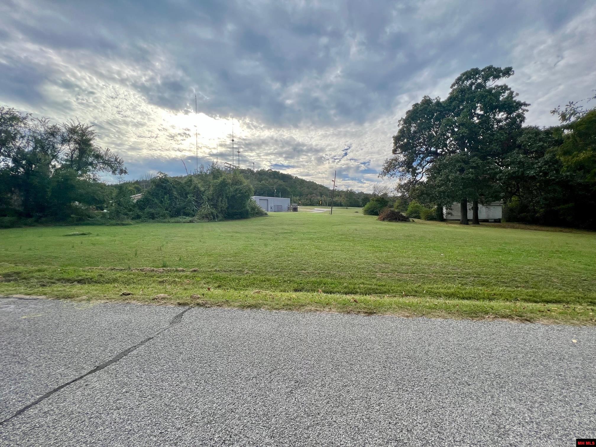 1001 KENTWOOD DRIVE Mountain Home, AR