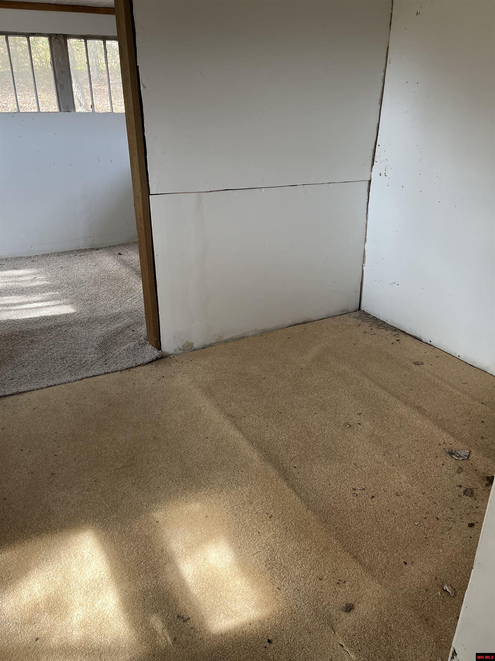 312 W 5TH STREET Yellville, AR